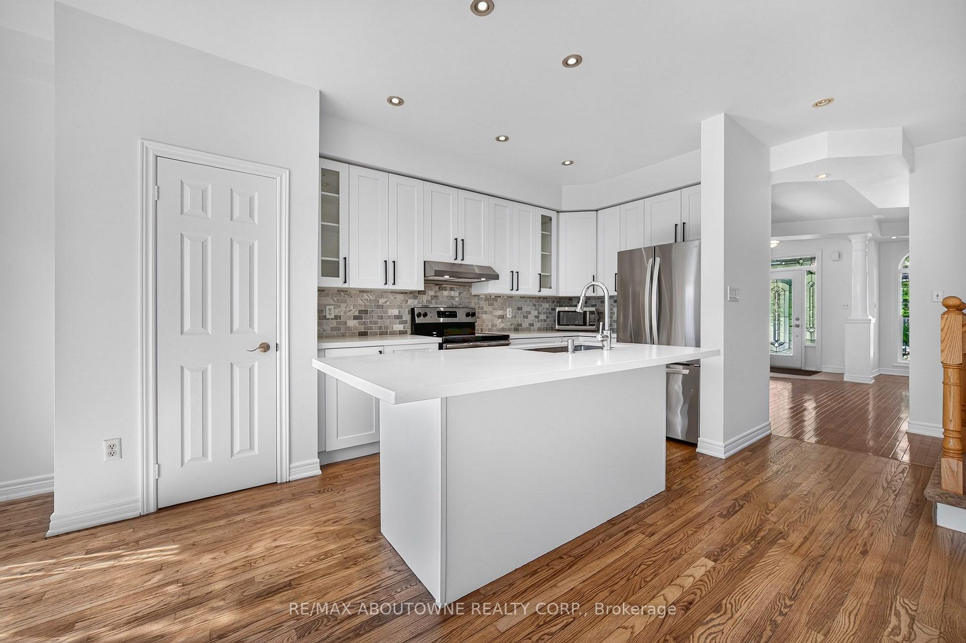 Photo 14 of 172 Roxton Road, Oakville, River Oaks — HOMEH