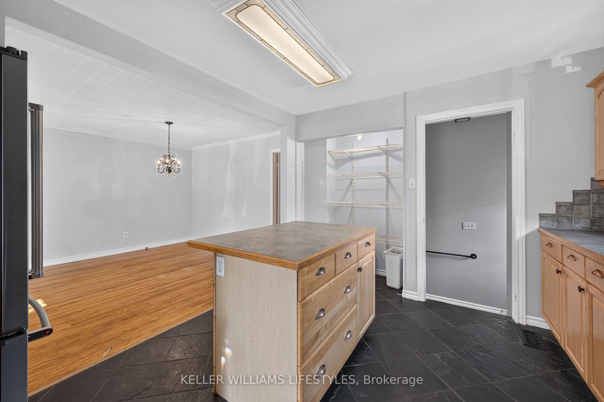 Photo 9 of 42 Stroud Crescent, London, South X — HOMEH