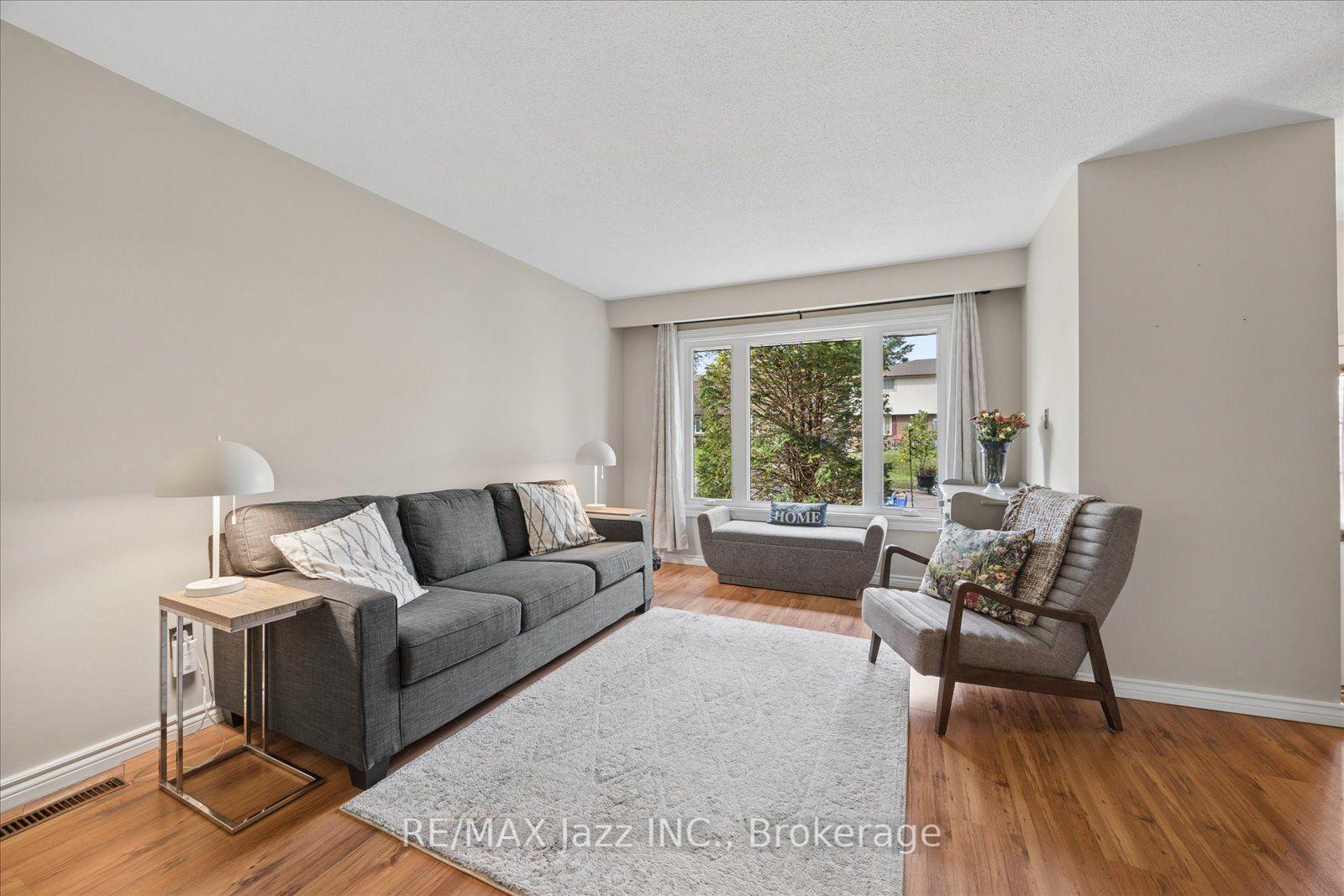 Photo 4 of 419 Maplewood Drive, Oshawa, O'Neill — HOMEH