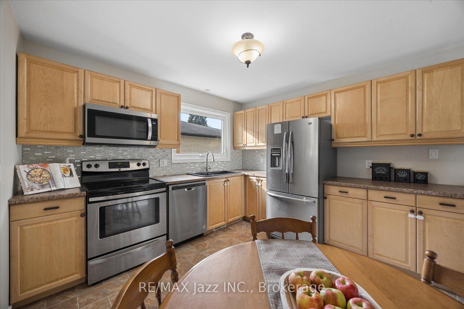 Photo 9 of 419 Maplewood Drive, Oshawa, O'Neill — HOMEH