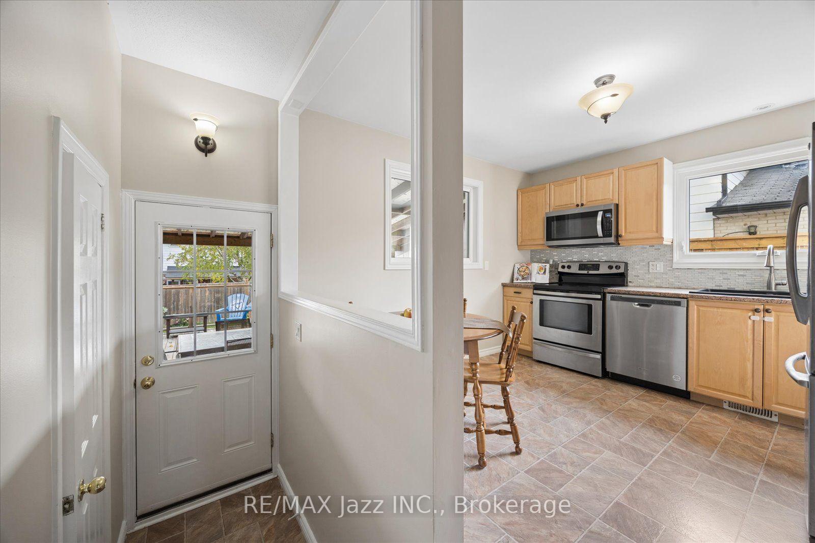 Photo 10 of 419 Maplewood Drive, Oshawa, O'Neill — HOMEH