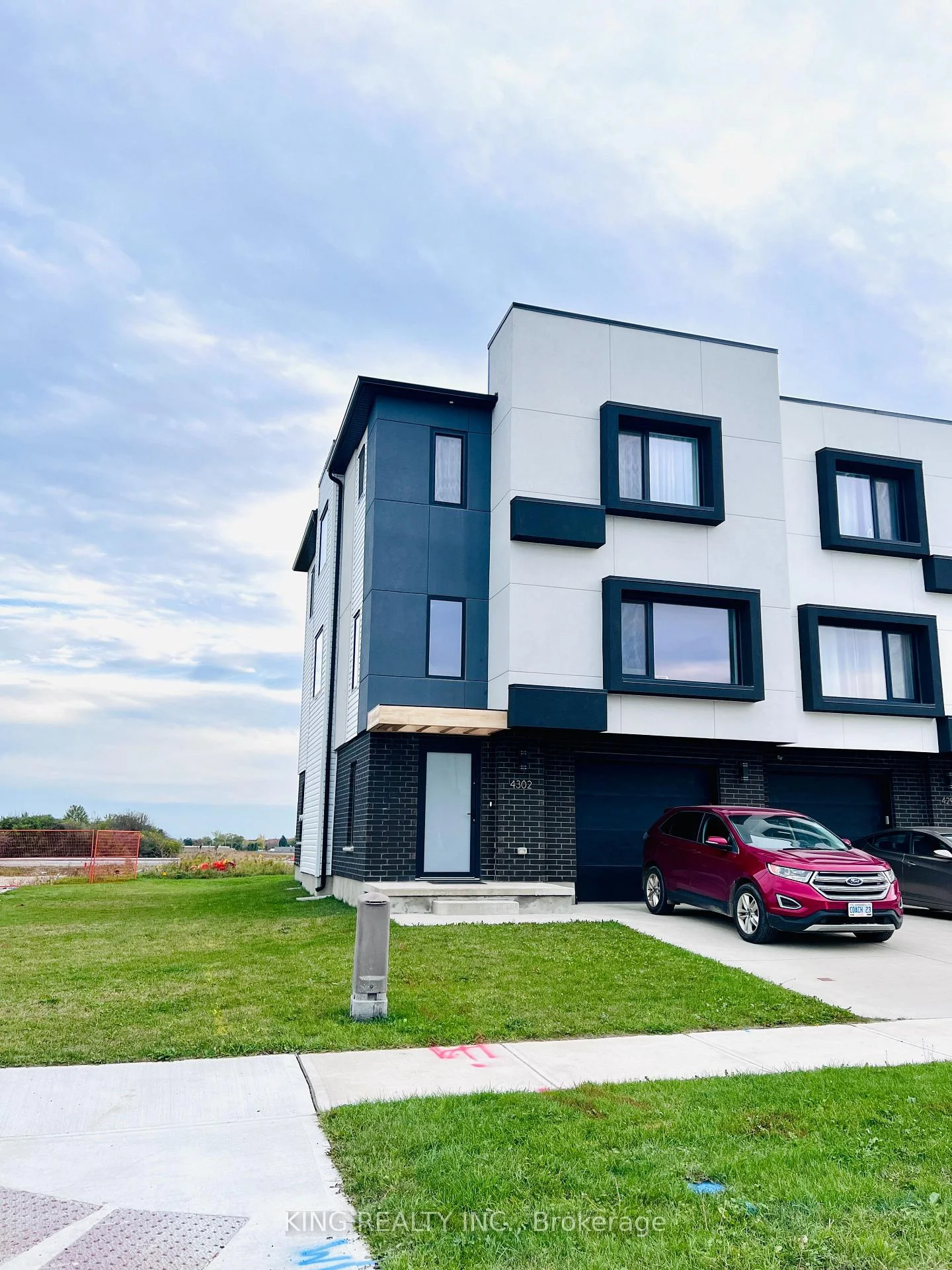 Photo 1 of 4302 Lismer Lane, London, South W — HOMEH