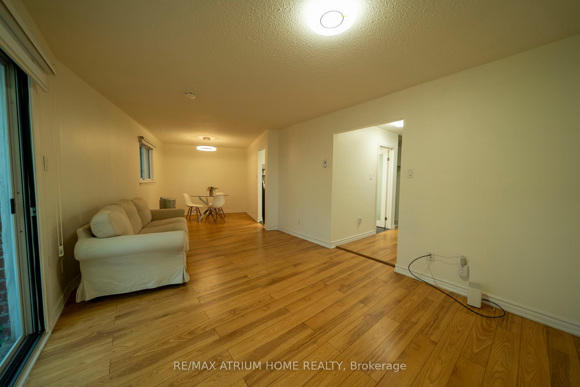 Photo 2 of 38 Reith Way, Markham, Aileen-Willowbrook — HOMEH