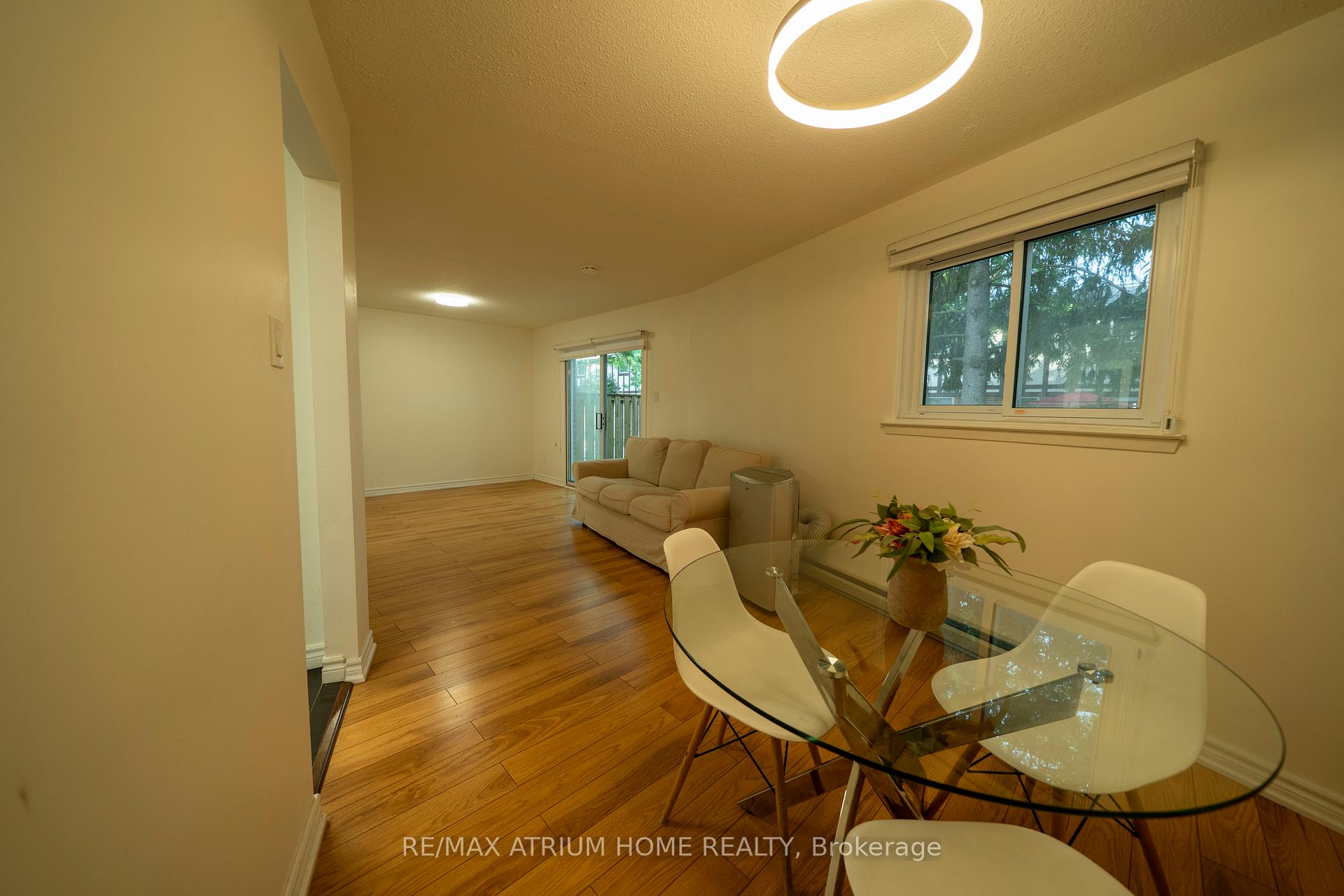 Photo 3 of 38 Reith Way, Markham, Aileen-Willowbrook — HOMEH