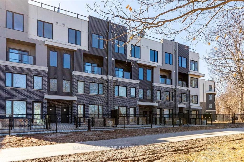 Photo 1 of Unit 18, 3483 Widdicombe Way, Mississauga, Erin Mills — HOMEH