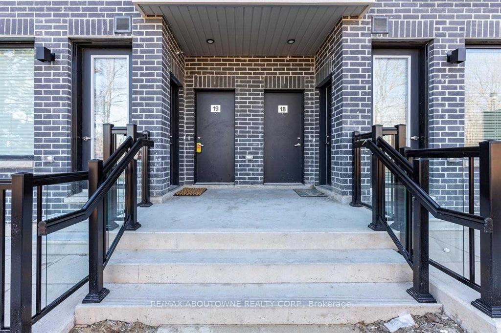 Photo 2 of Unit 18, 3483 Widdicombe Way, Mississauga, Erin Mills — HOMEH