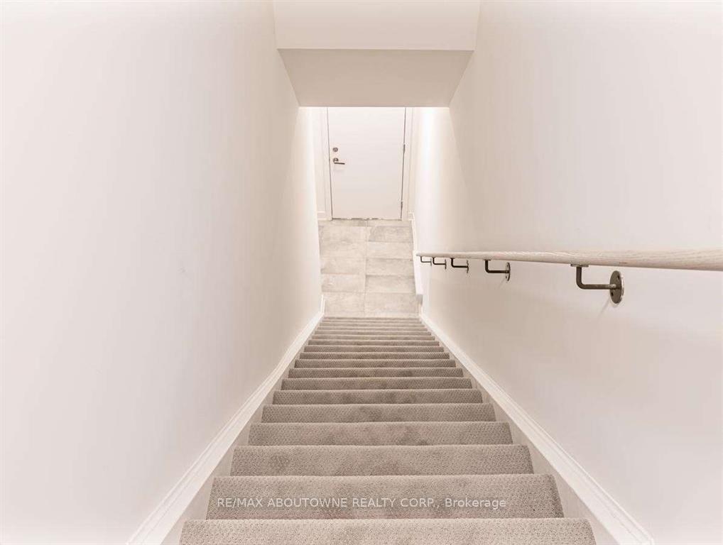 Photo 3 of Unit 18, 3483 Widdicombe Way, Mississauga, Erin Mills — HOMEH