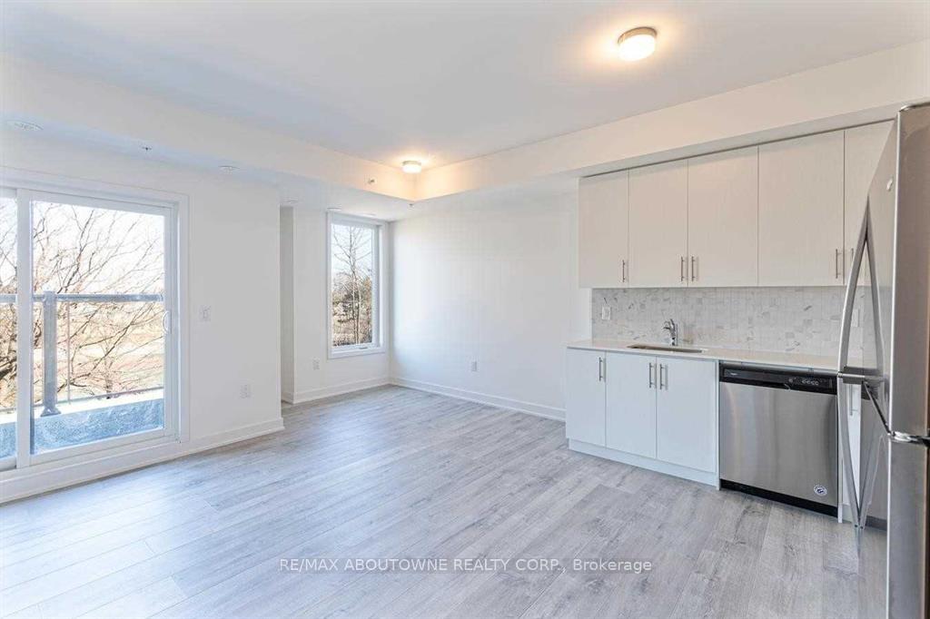 Photo 4 of Unit 18, 3483 Widdicombe Way, Mississauga, Erin Mills — HOMEH