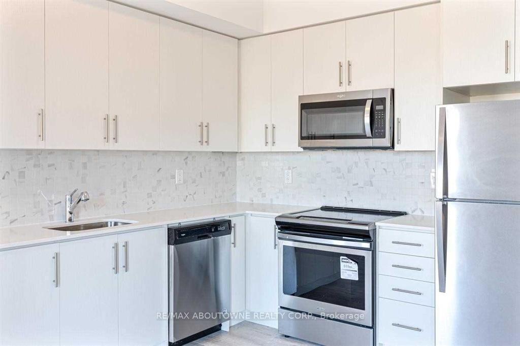 Photo 6 of Unit 18, 3483 Widdicombe Way, Mississauga, Erin Mills — HOMEH