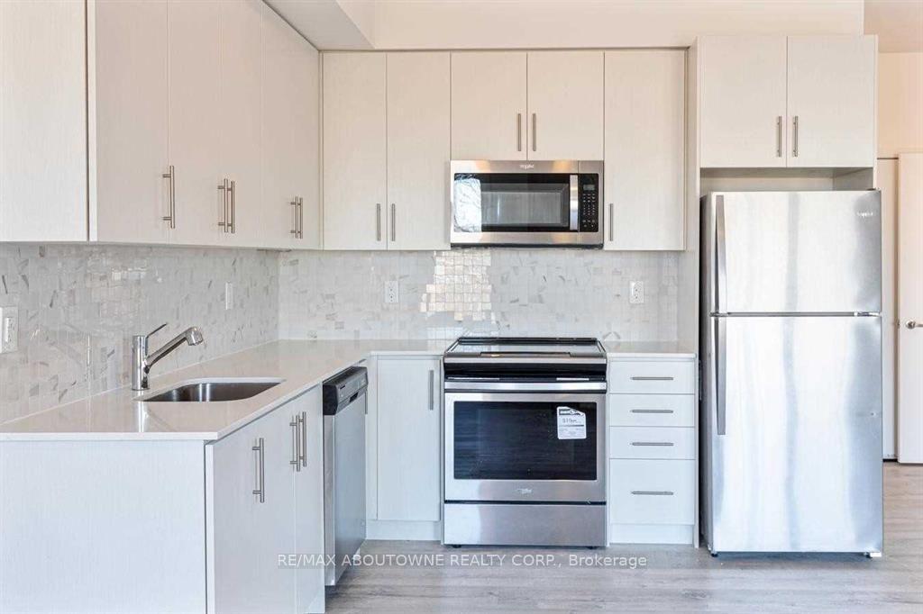 Photo 8 of Unit 18, 3483 Widdicombe Way, Mississauga, Erin Mills — HOMEH