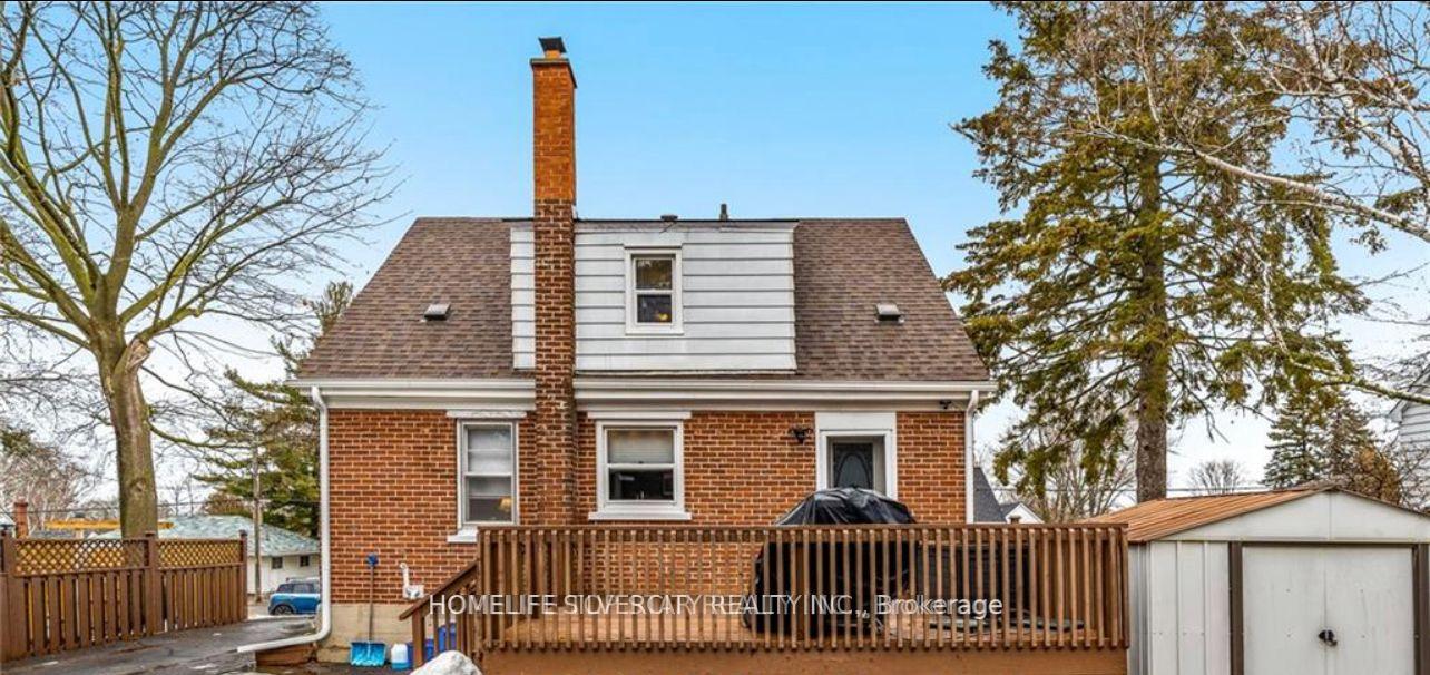 Photo of 327 Victoria Avenue