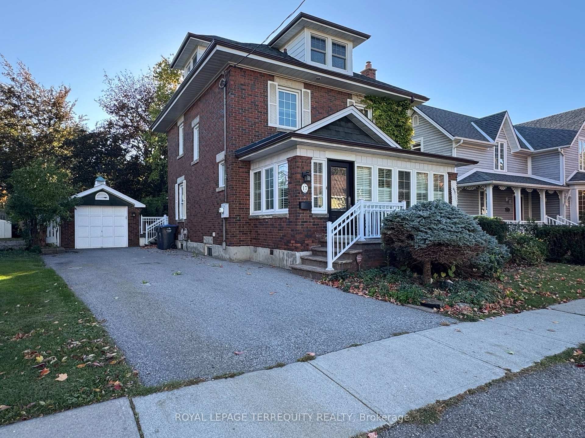 Photo 2 of 17 Mill Street N, Brampton, Downtown Brampton — HOMEH