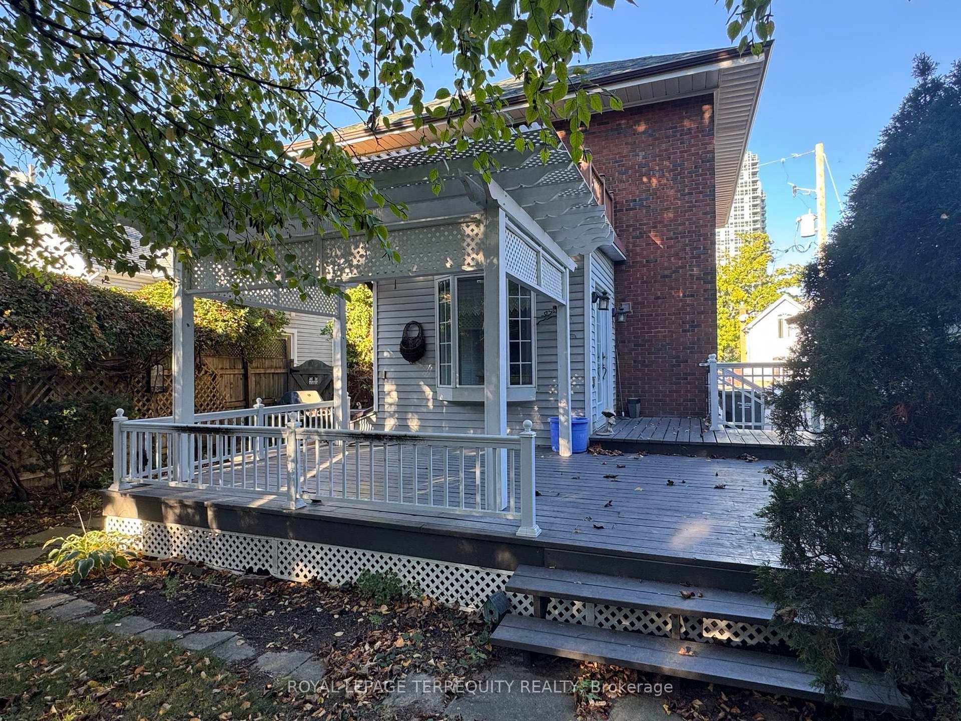 Photo 3 of 17 Mill Street N, Brampton, Downtown Brampton — HOMEH