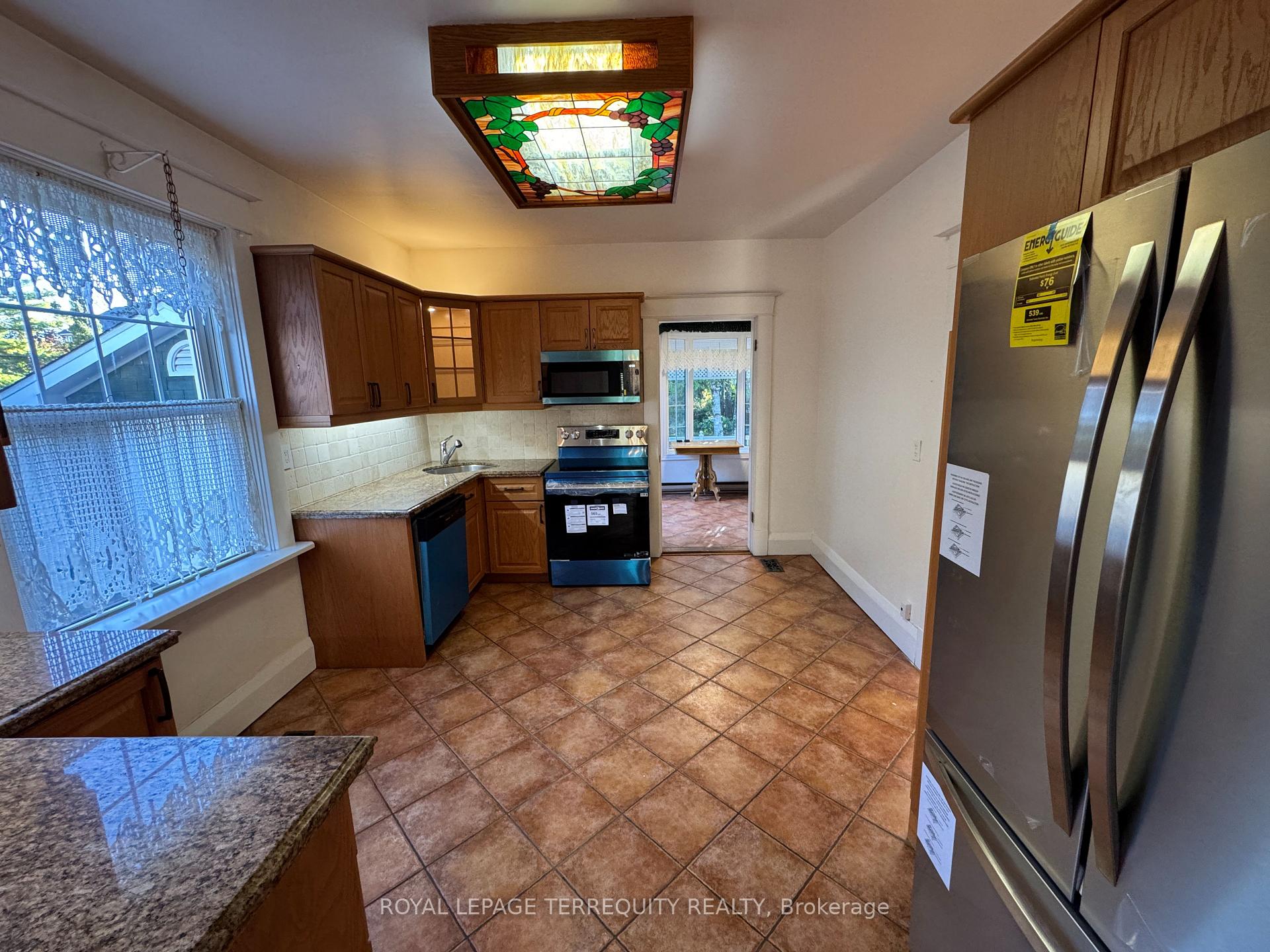 Photo 8 of 17 Mill Street N, Brampton, Downtown Brampton — HOMEH