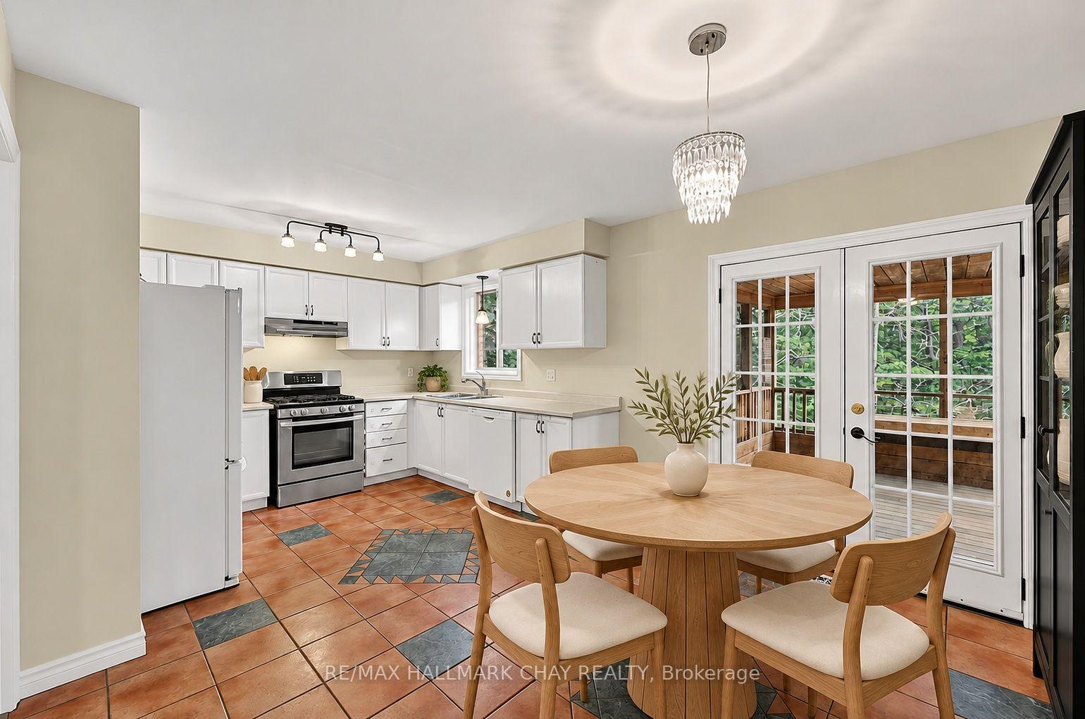 Photo 3 of 87 McVeigh Drive, Barrie, Northwest — HOMEH