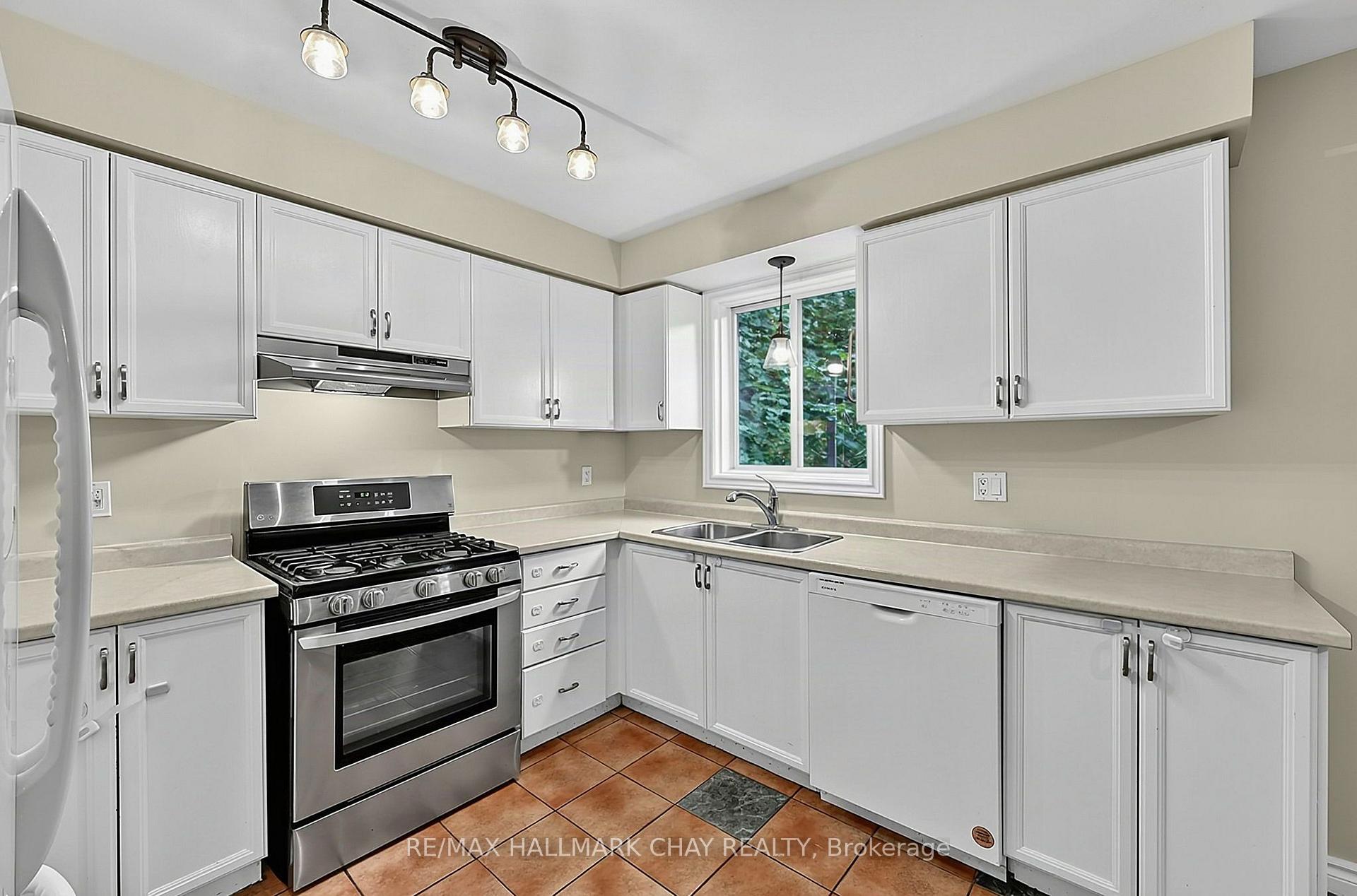 Photo 6 of 87 McVeigh Drive, Barrie, Northwest — HOMEH