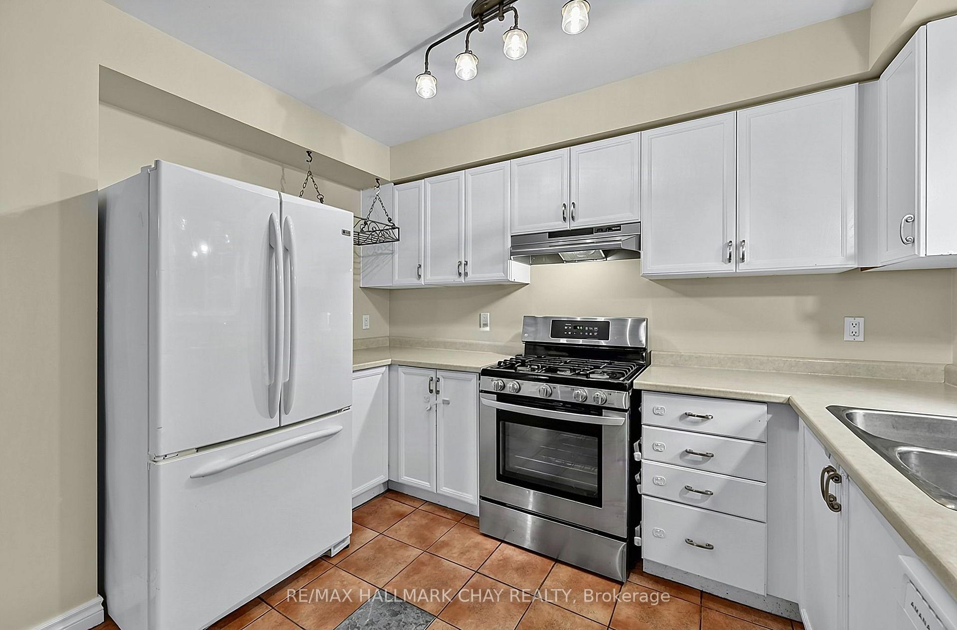 Photo 7 of 87 McVeigh Drive, Barrie, Northwest — HOMEH