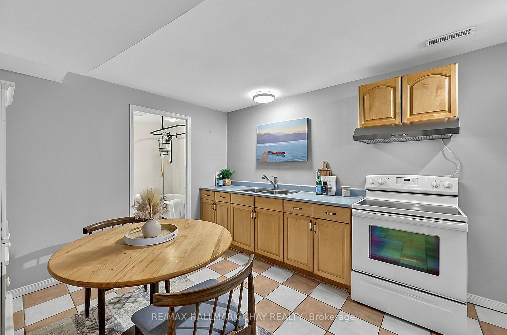 Photo 19 of 87 McVeigh Drive, Barrie, Northwest — HOMEH
