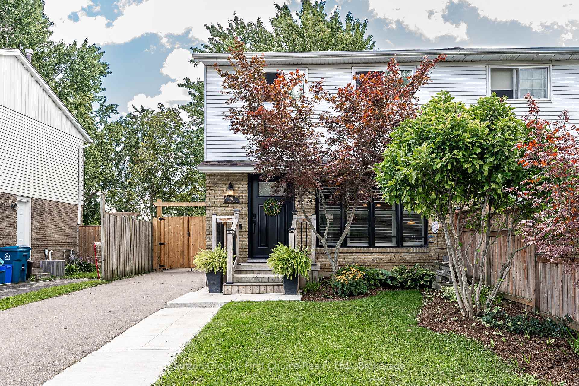 Photo 2 of 97 Graham Crescent, Stratford — HOMEH