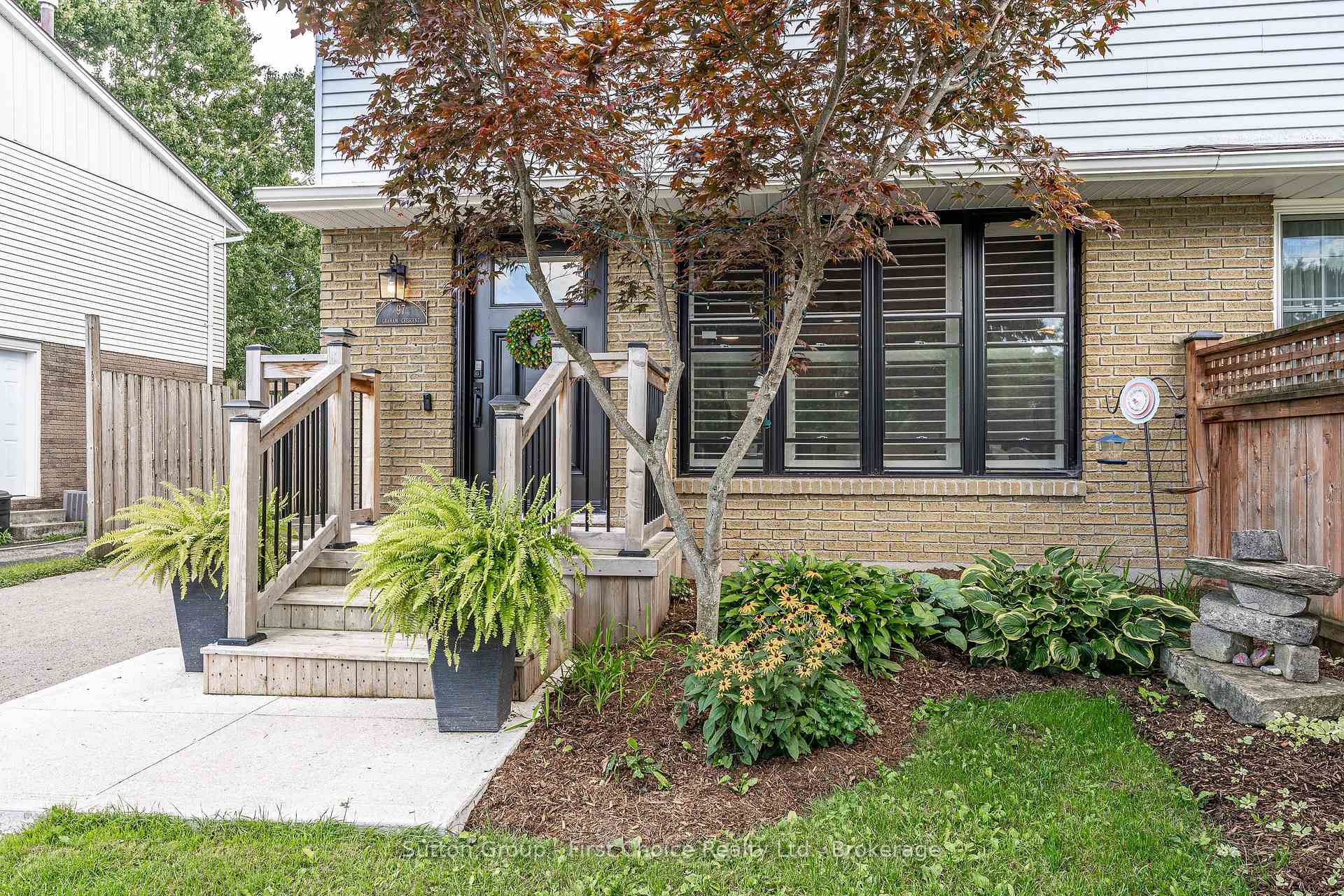 Photo 3 of 97 Graham Crescent, Stratford — HOMEH