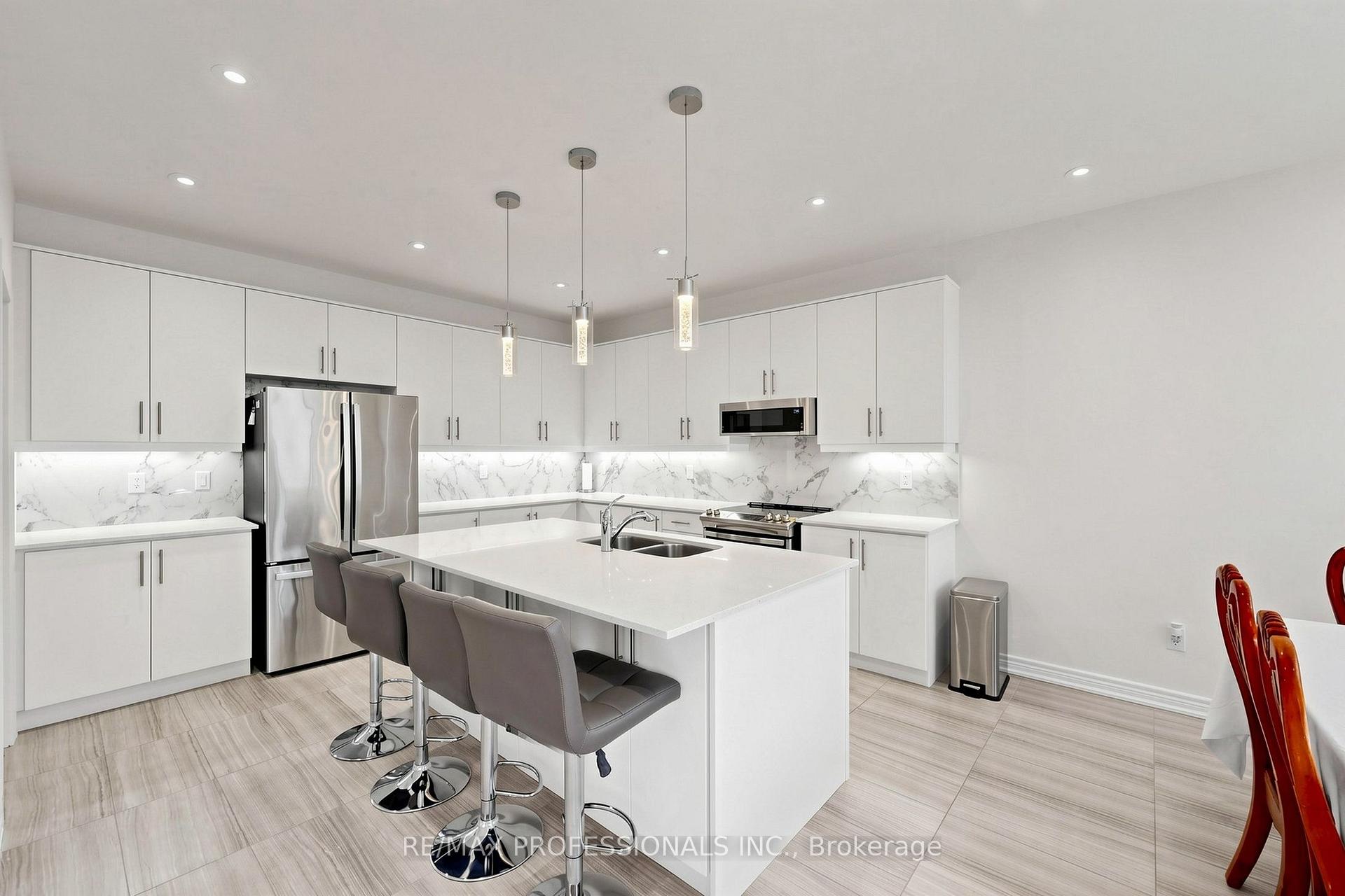 Photo 13 of 1450 Davis Loop, Innisfil, Lefroy — HOMEH