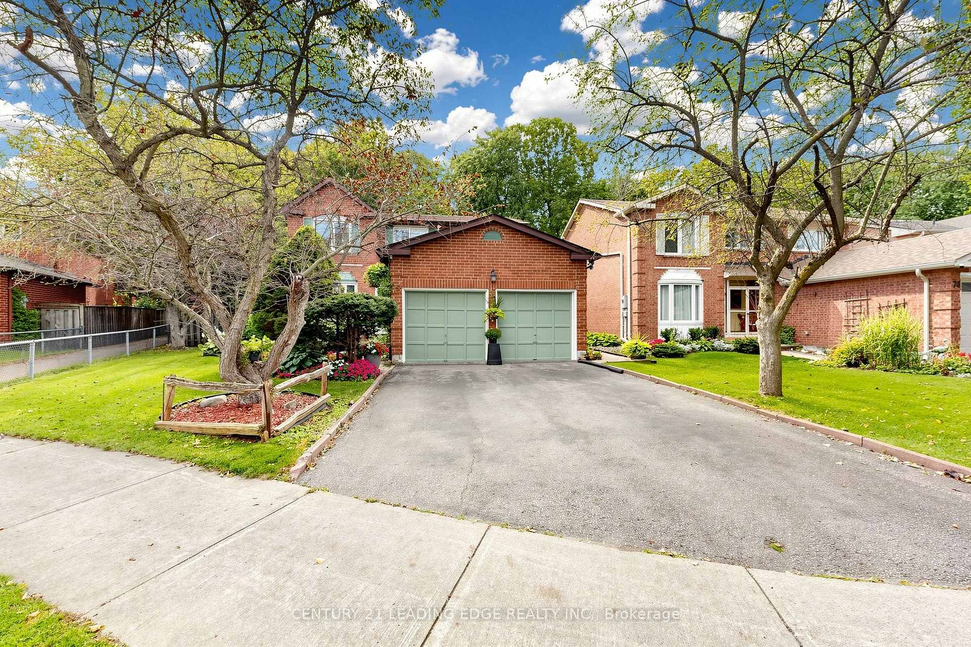 Photo 2 of 76 Tilman Circle, Markham, Markham Village — HOMEH
