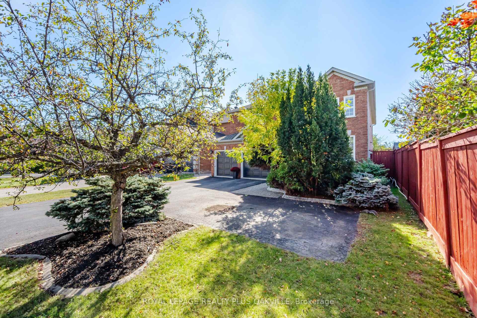 Photo 3 of 5892 Glen Erin Drive, Mississauga, Central Erin Mills — HOMEH