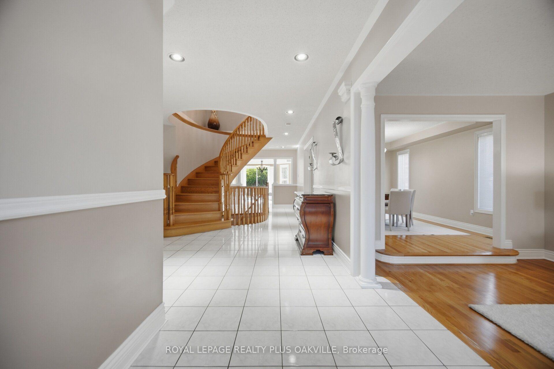 Photo 5 of 5892 Glen Erin Drive, Mississauga, Central Erin Mills — HOMEH