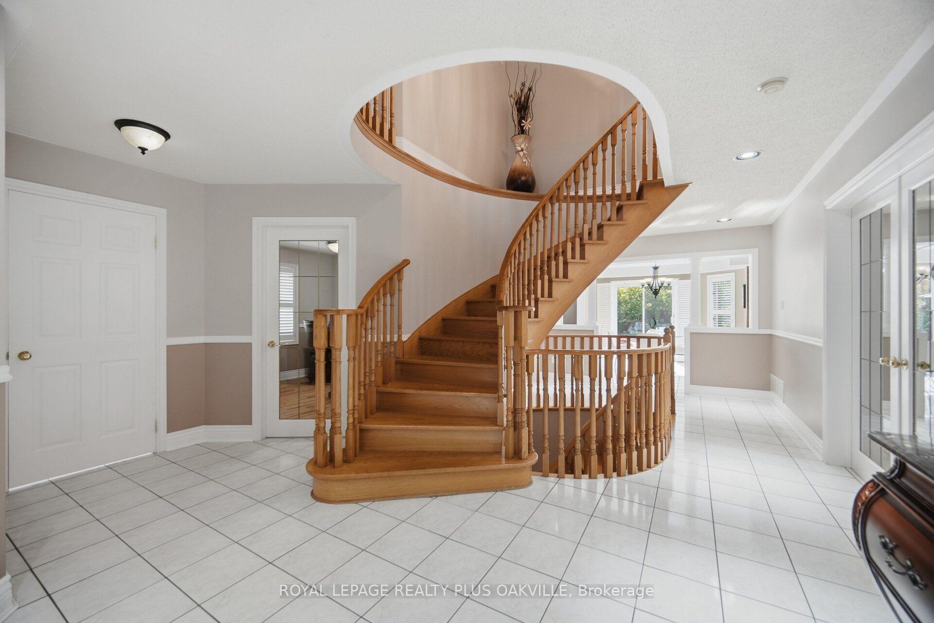Photo 9 of 5892 Glen Erin Drive, Mississauga, Central Erin Mills — HOMEH