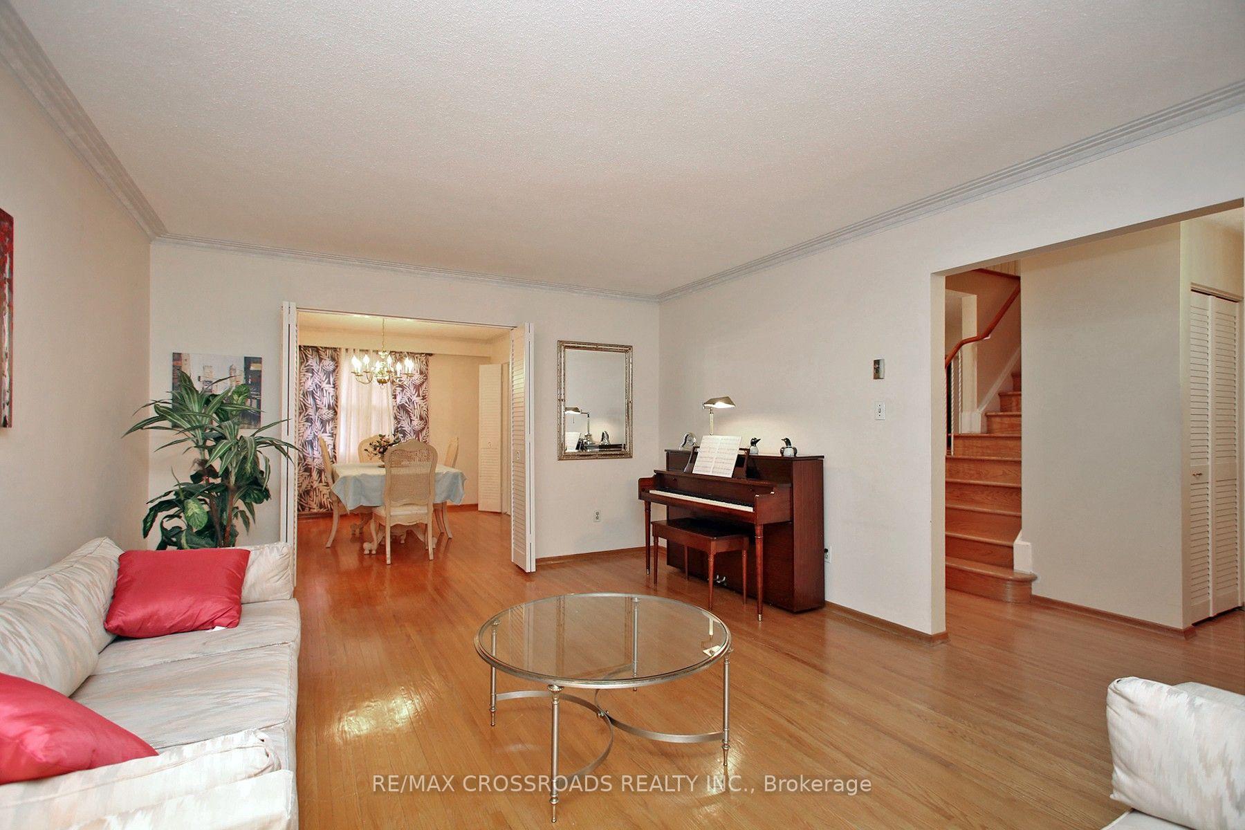 Photo 4 of 57 Kimberdale Crescent, Scarborough, L'Amoreaux — HOMEH