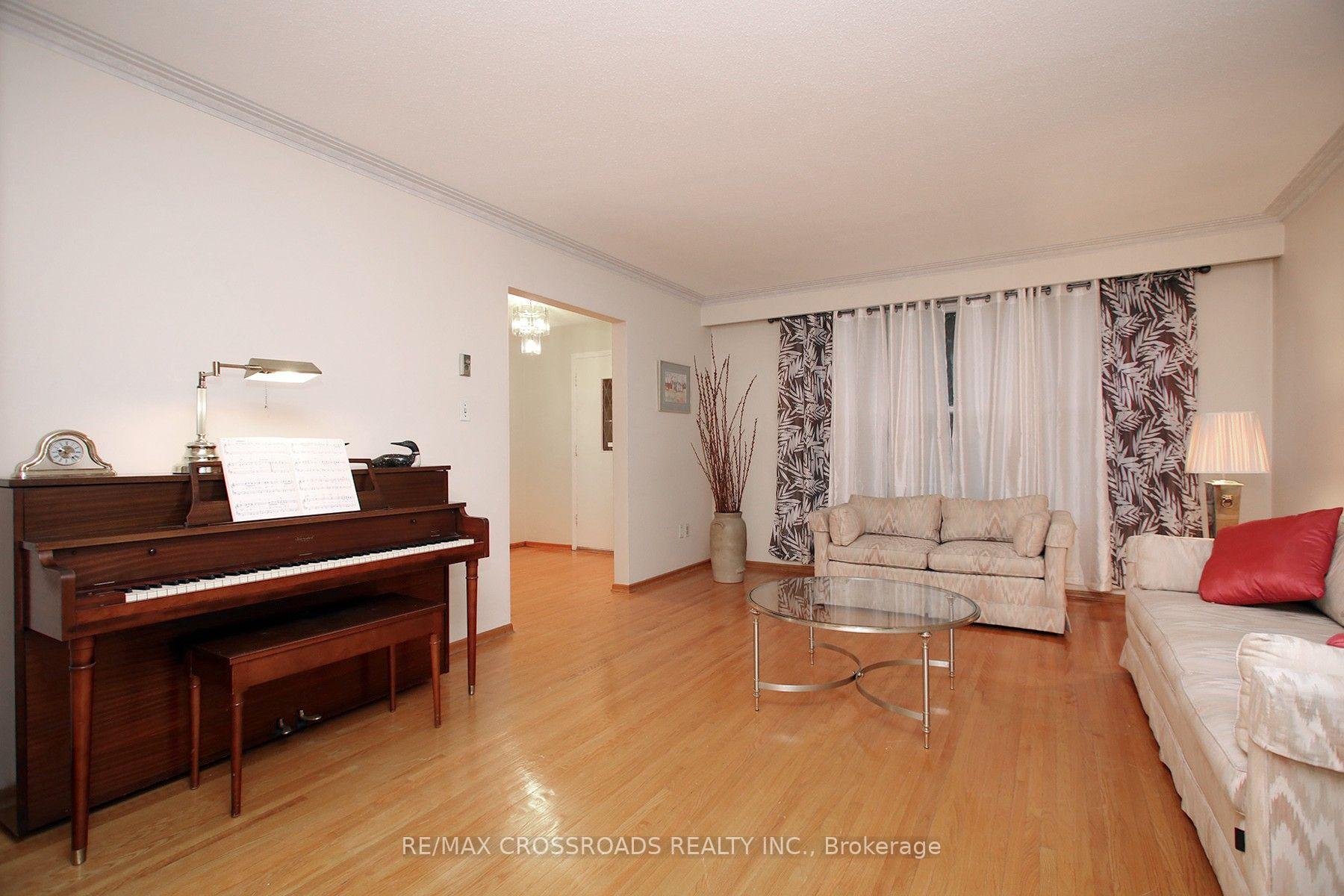 Photo 5 of 57 Kimberdale Crescent, Scarborough, L'Amoreaux — HOMEH