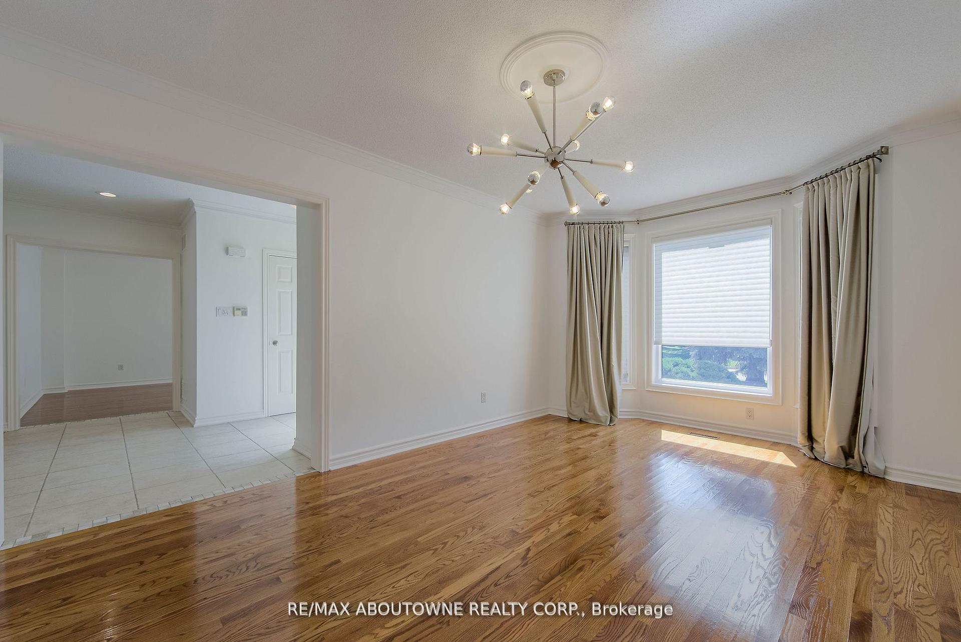 Photo 4 of 1487 The Links Drive, Oakville, Glen Abbey — HOMEH