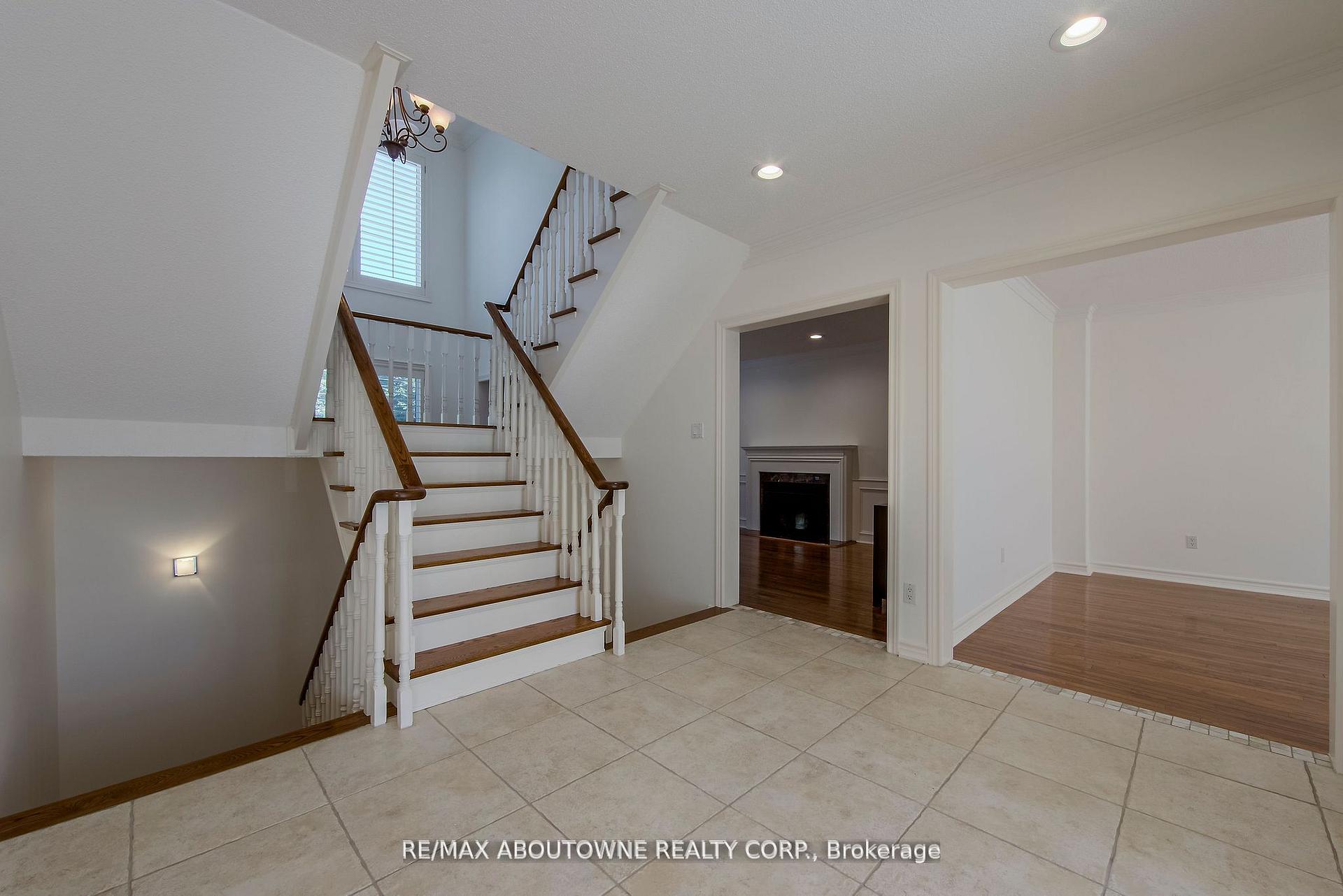 Photo 5 of 1487 The Links Drive, Oakville, Glen Abbey — HOMEH