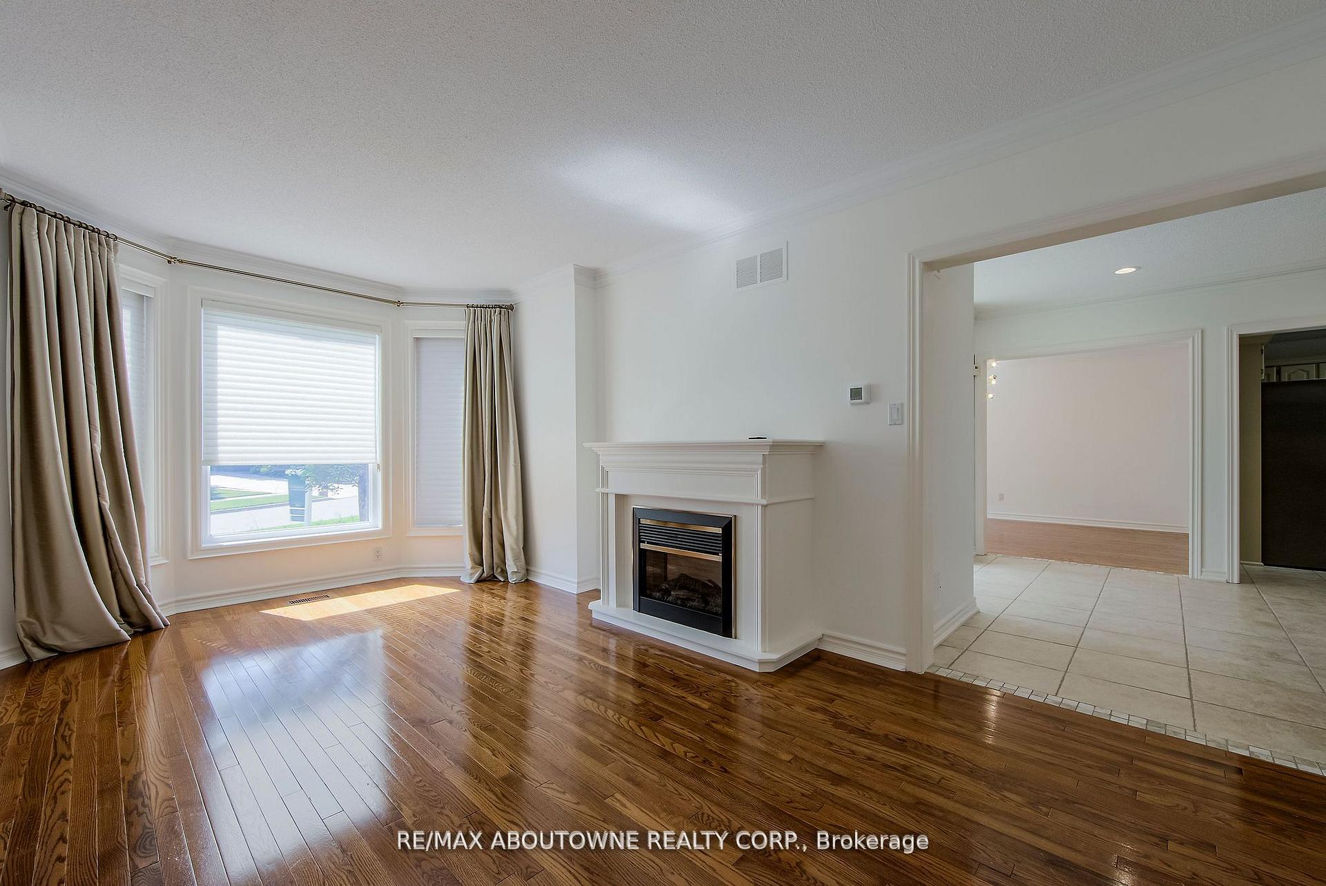 Photo 7 of 1487 The Links Drive, Oakville, Glen Abbey — HOMEH