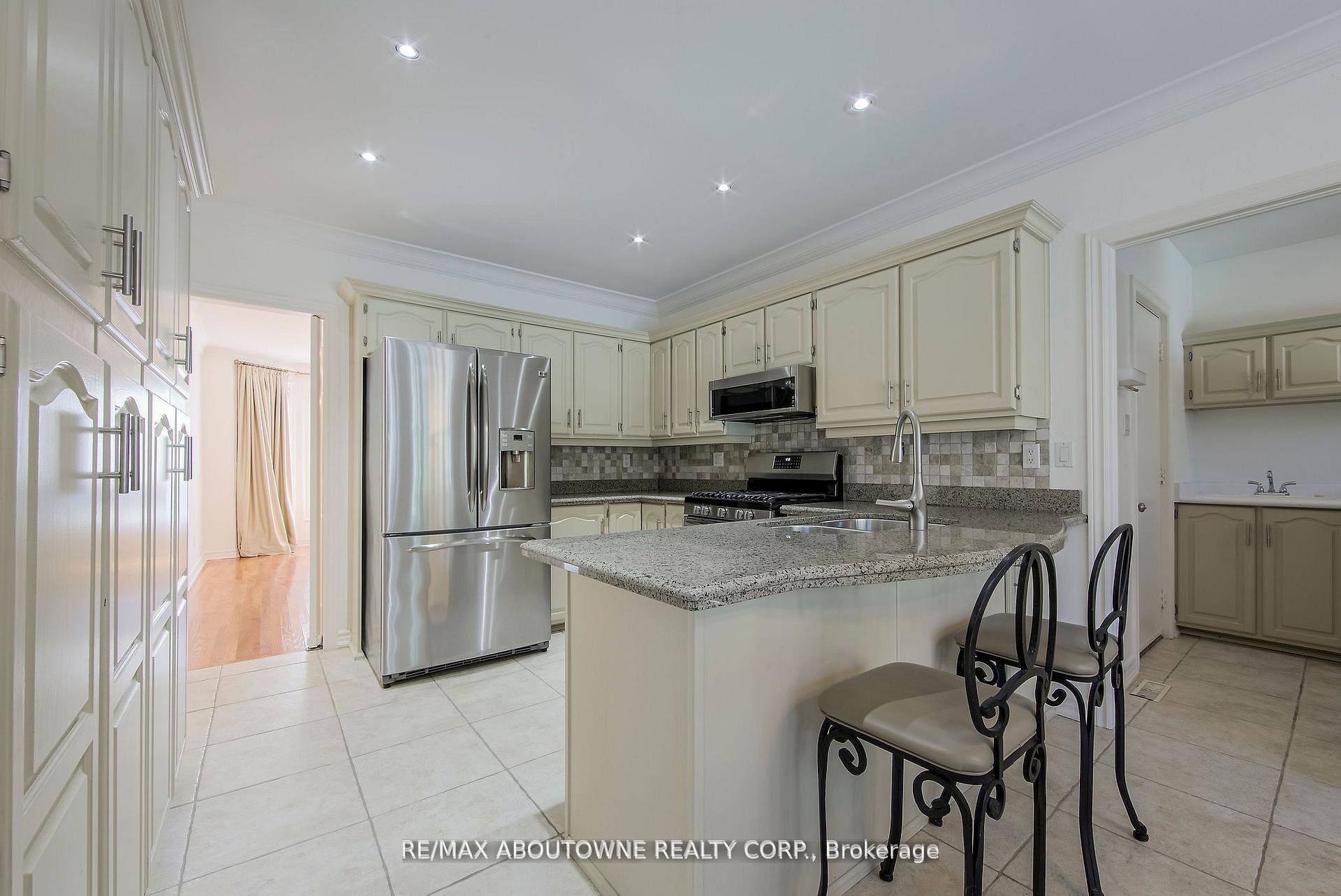 Photo 15 of 1487 The Links Drive, Oakville, Glen Abbey — HOMEH