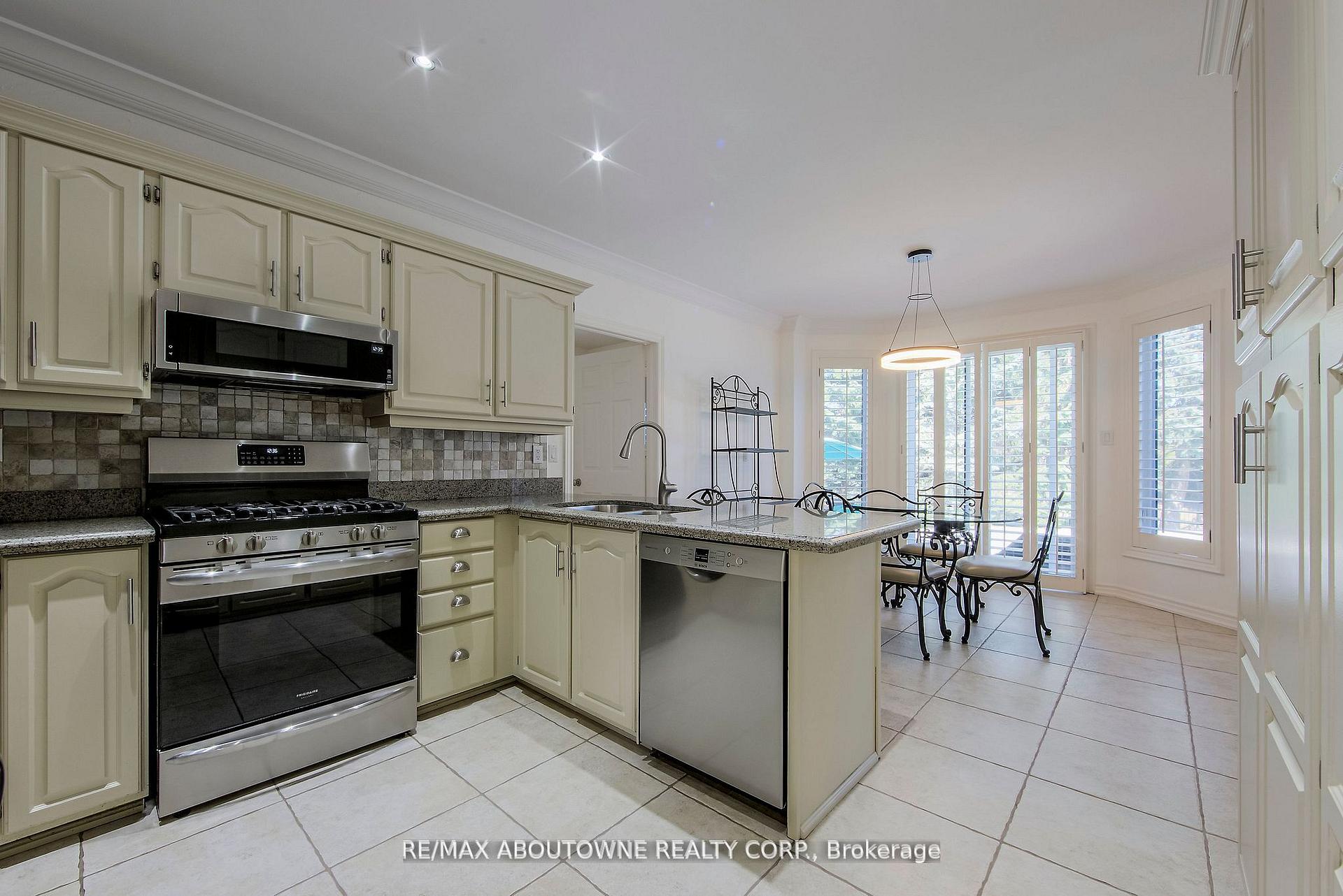 Photo 16 of 1487 The Links Drive, Oakville, Glen Abbey — HOMEH