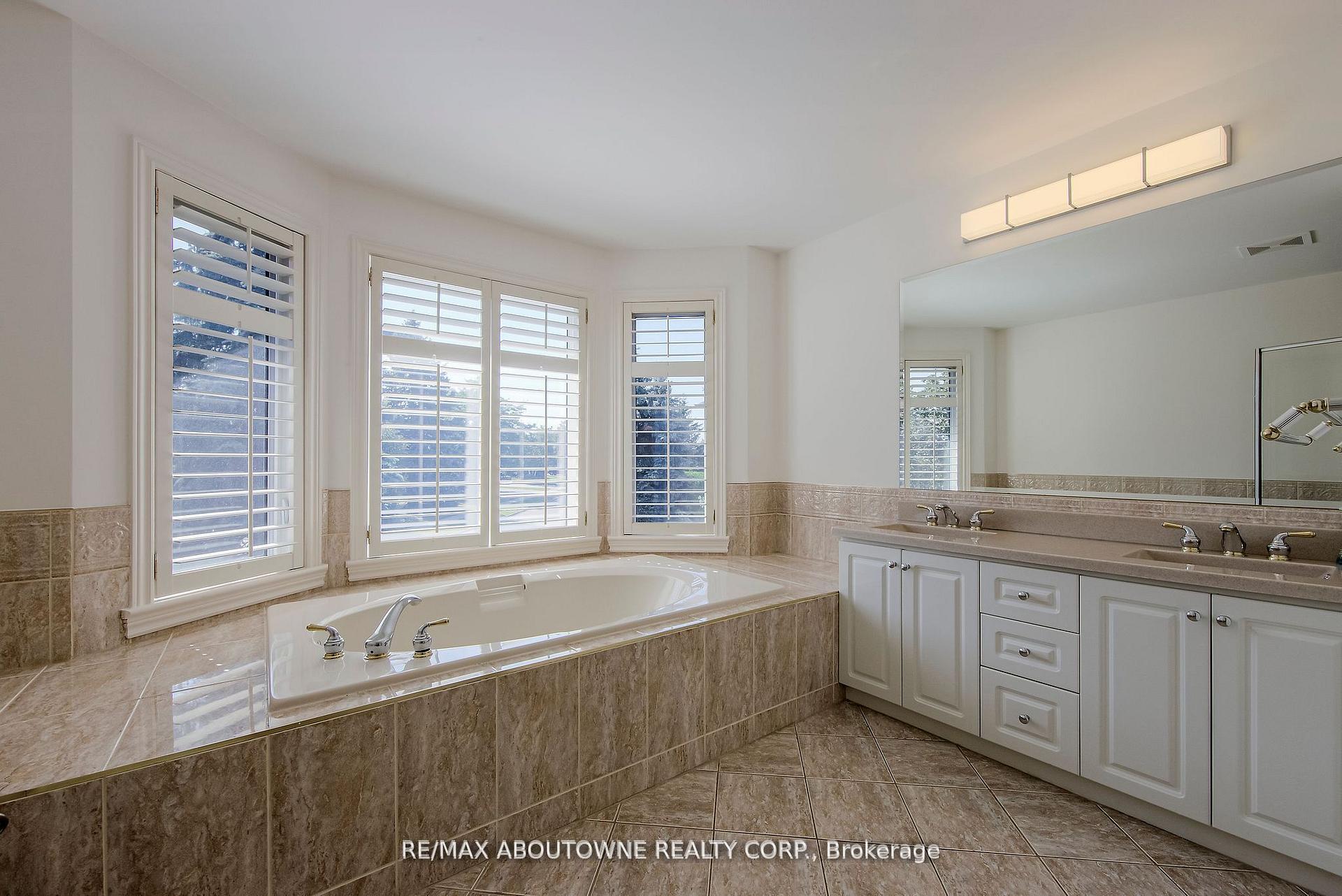 Photo 23 of 1487 The Links Drive, Oakville, Glen Abbey — HOMEH