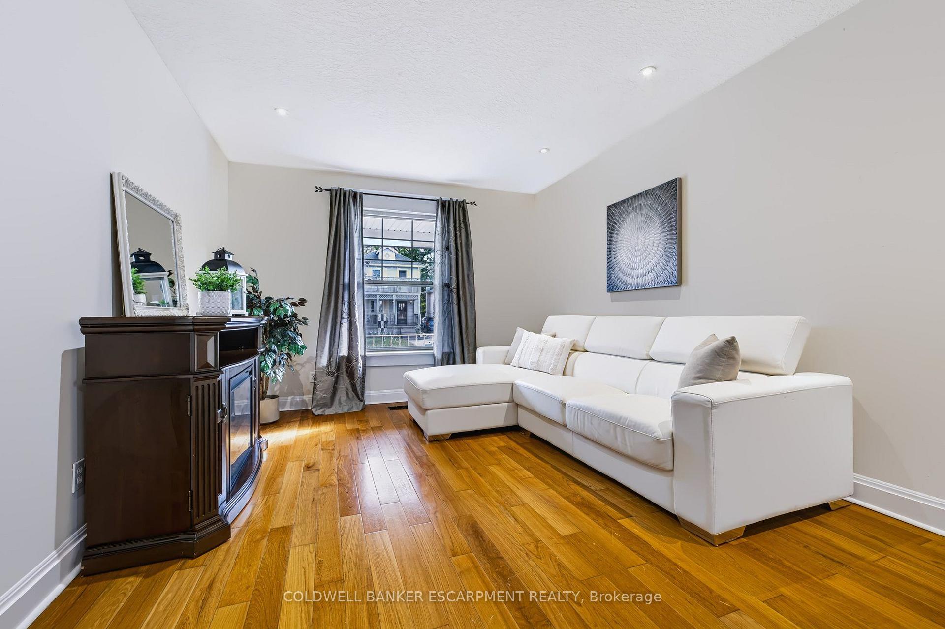 Photo 8 of 18 Lowrey Avenue N, Cambridge, East Galt — HOMEH