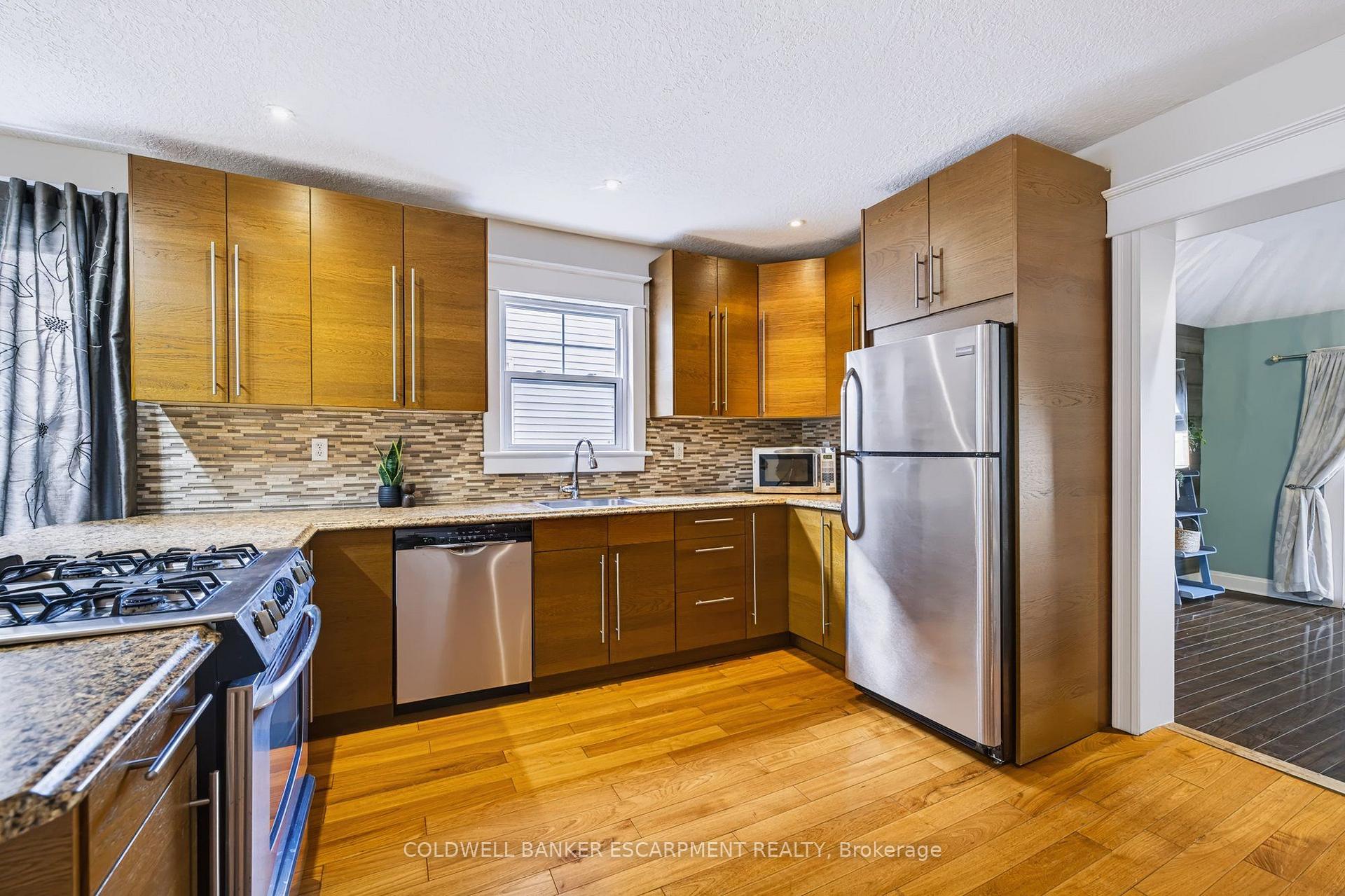 Photo 14 of 18 Lowrey Avenue N, Cambridge, East Galt — HOMEH