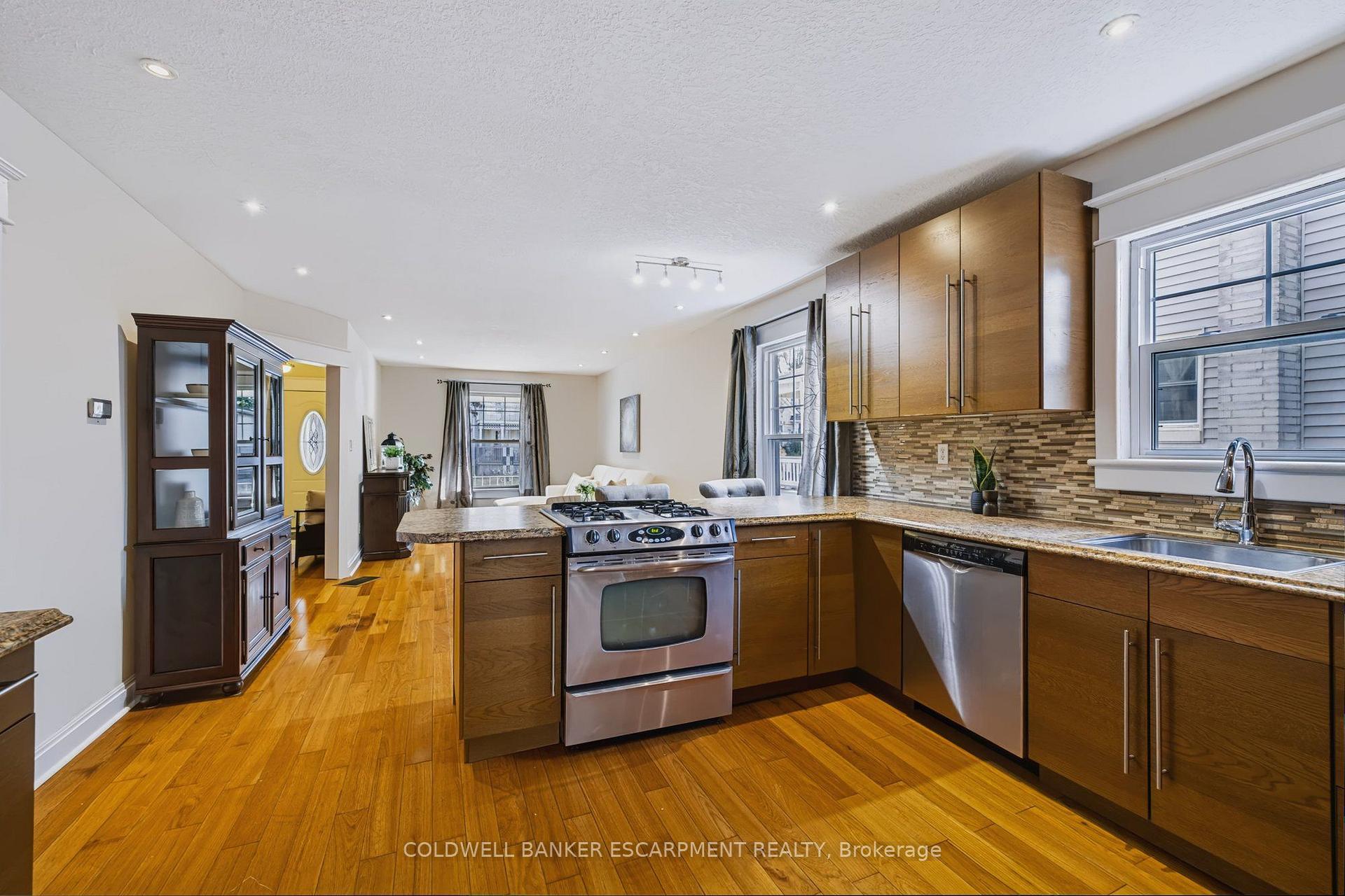 Photo 15 of 18 Lowrey Avenue N, Cambridge, East Galt — HOMEH
