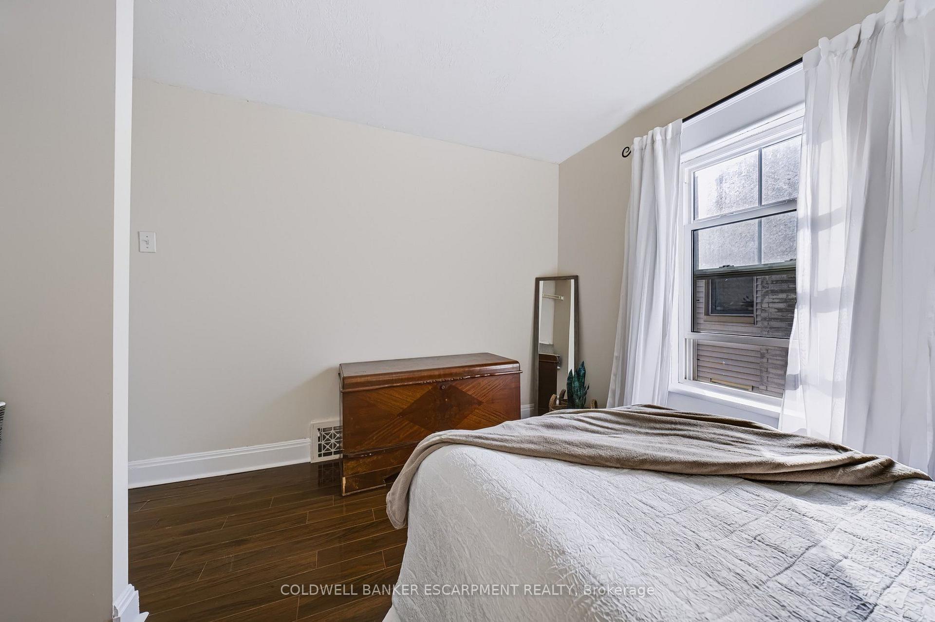 Photo 26 of 18 Lowrey Avenue N, Cambridge, East Galt — HOMEH