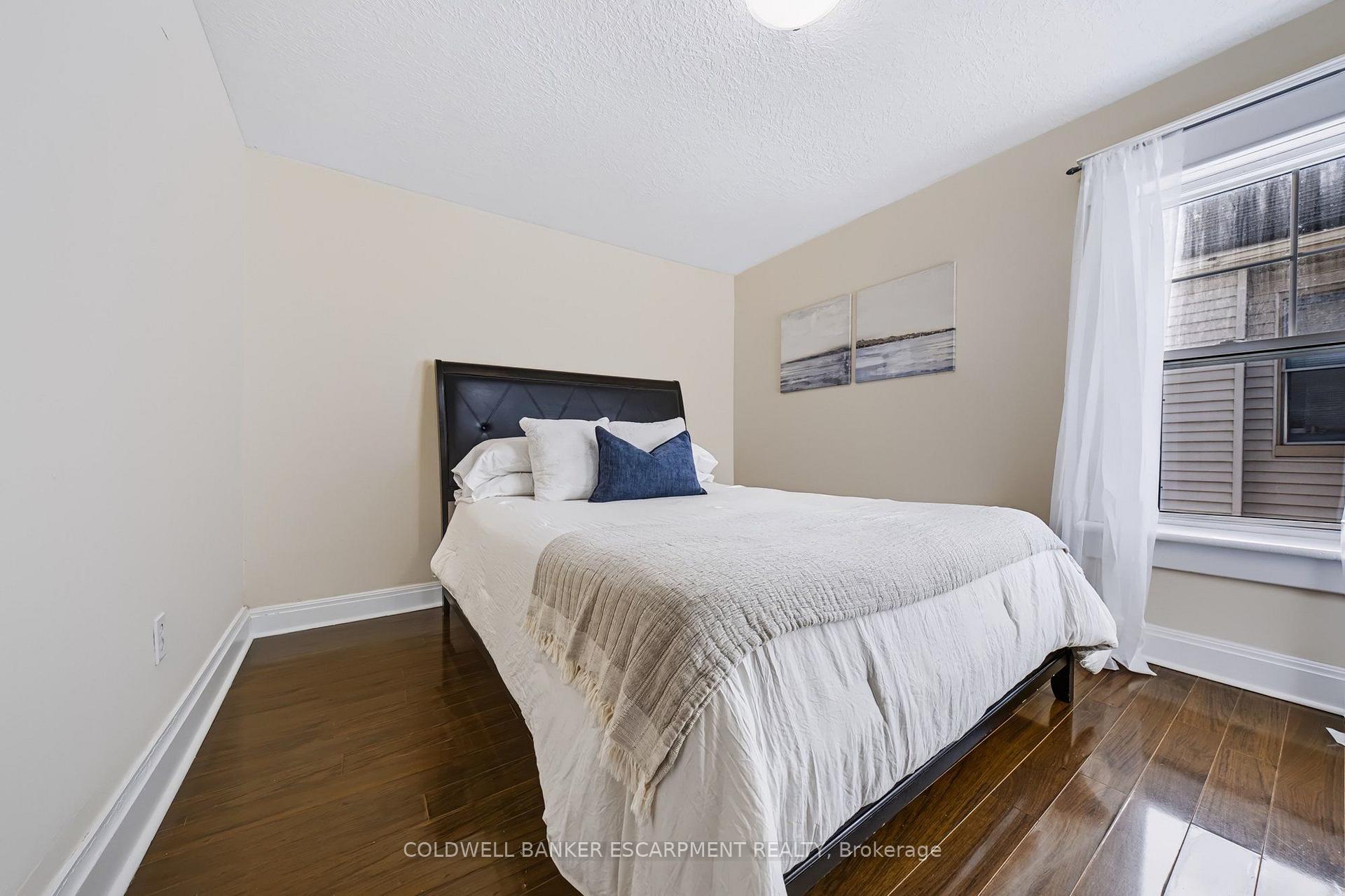 Photo 27 of 18 Lowrey Avenue N, Cambridge, East Galt — HOMEH