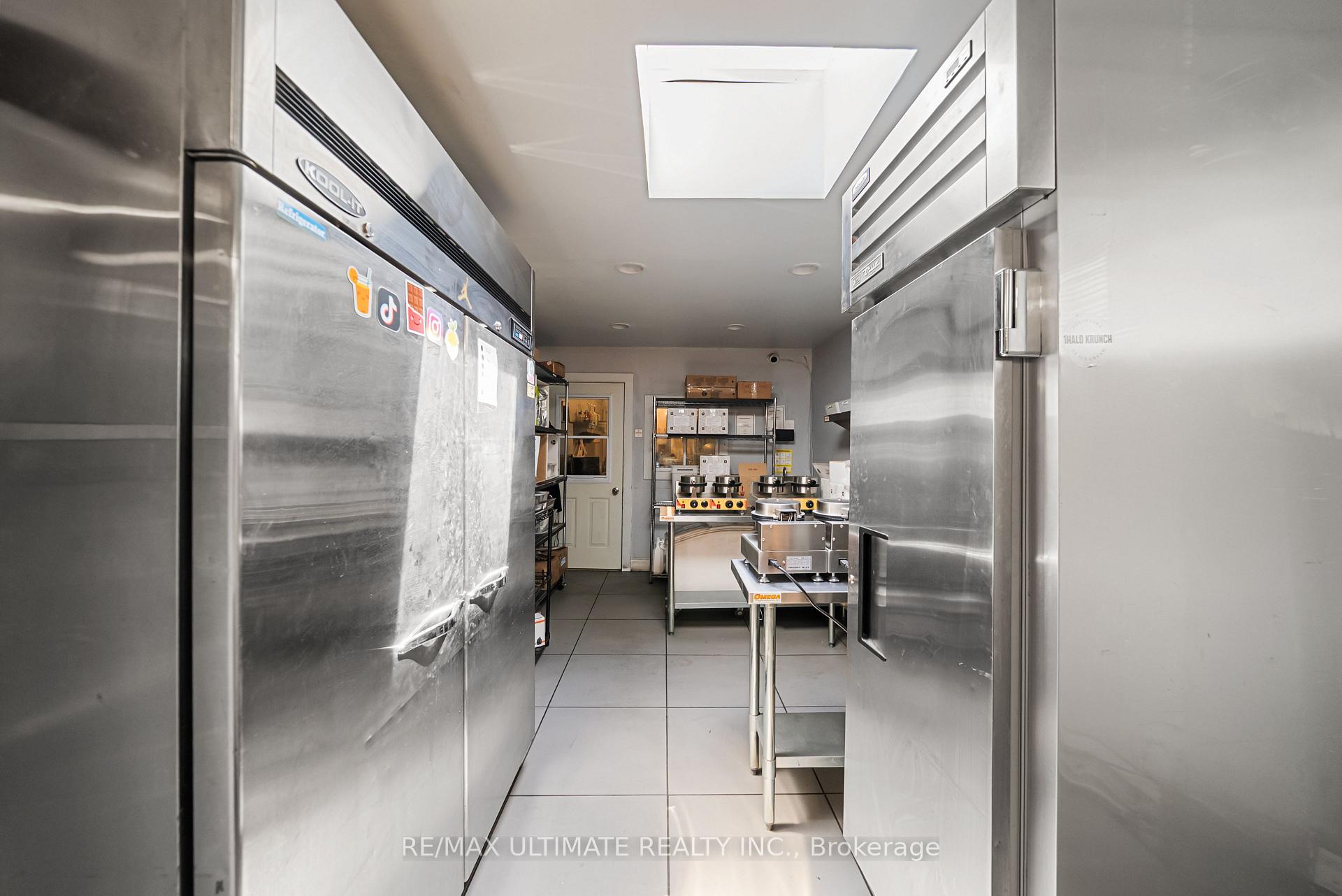 Photo 10 of 831 Queen Street W, Toronto, Niagara — HOMEH