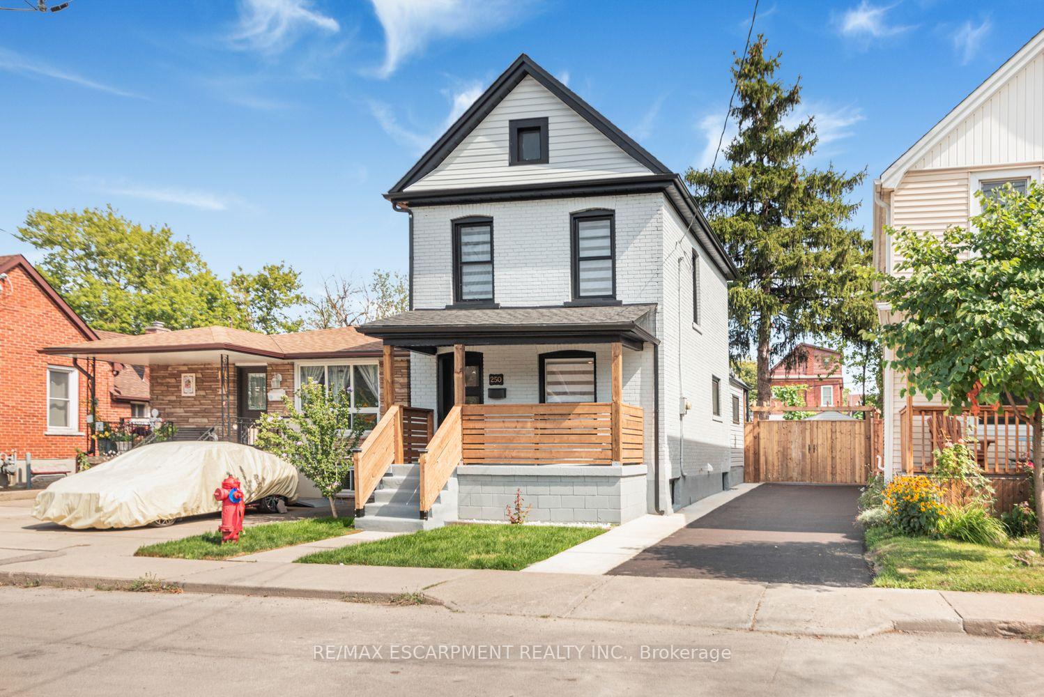 Photo of 250 Rosslyn Avenue N
