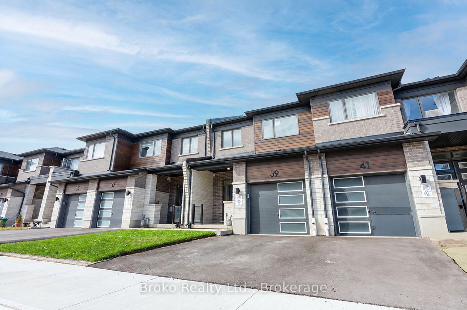 Photo 3 of 39 Histand Trail, Kitchener, Westmount - Kitchener — HOMEH