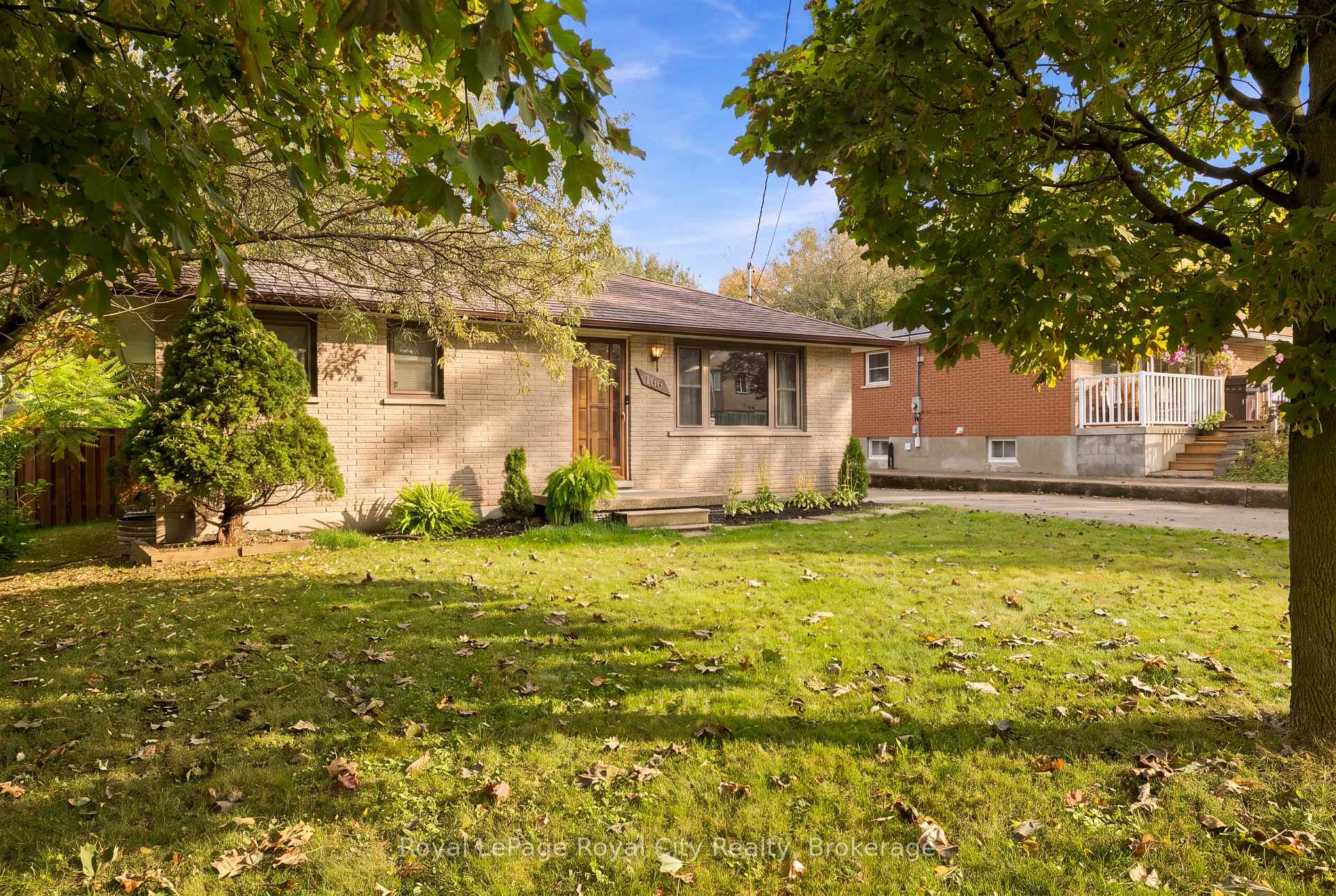 Photo 2 of 166 Victoria Road N, Guelph, St. George's — HOMEH