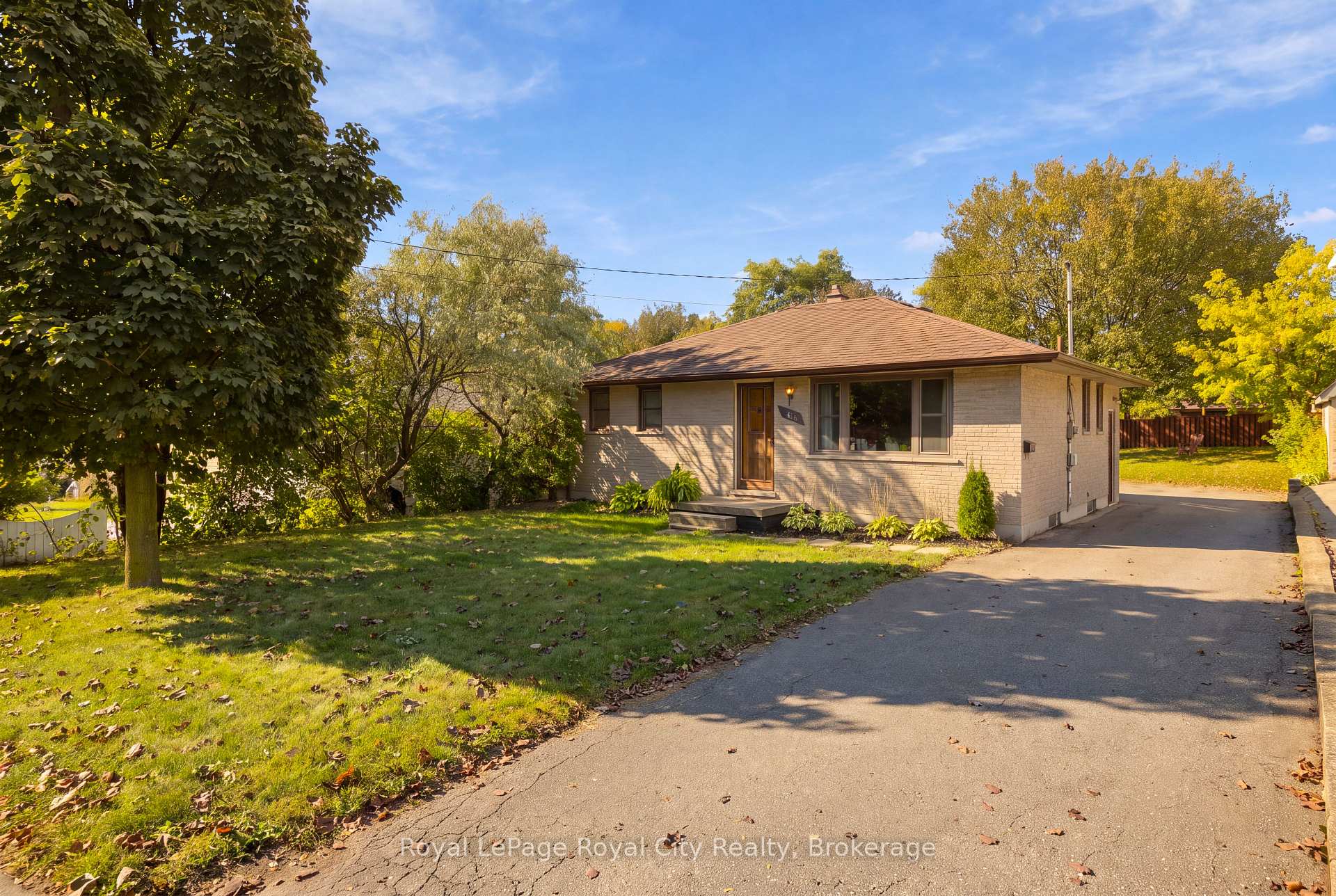 Photo 5 of 166 Victoria Road N, Guelph, St. George's — HOMEH