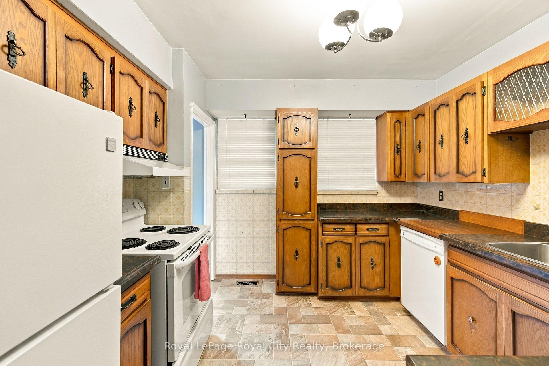 Photo 11 of 166 Victoria Road N, Guelph, St. George's — HOMEH
