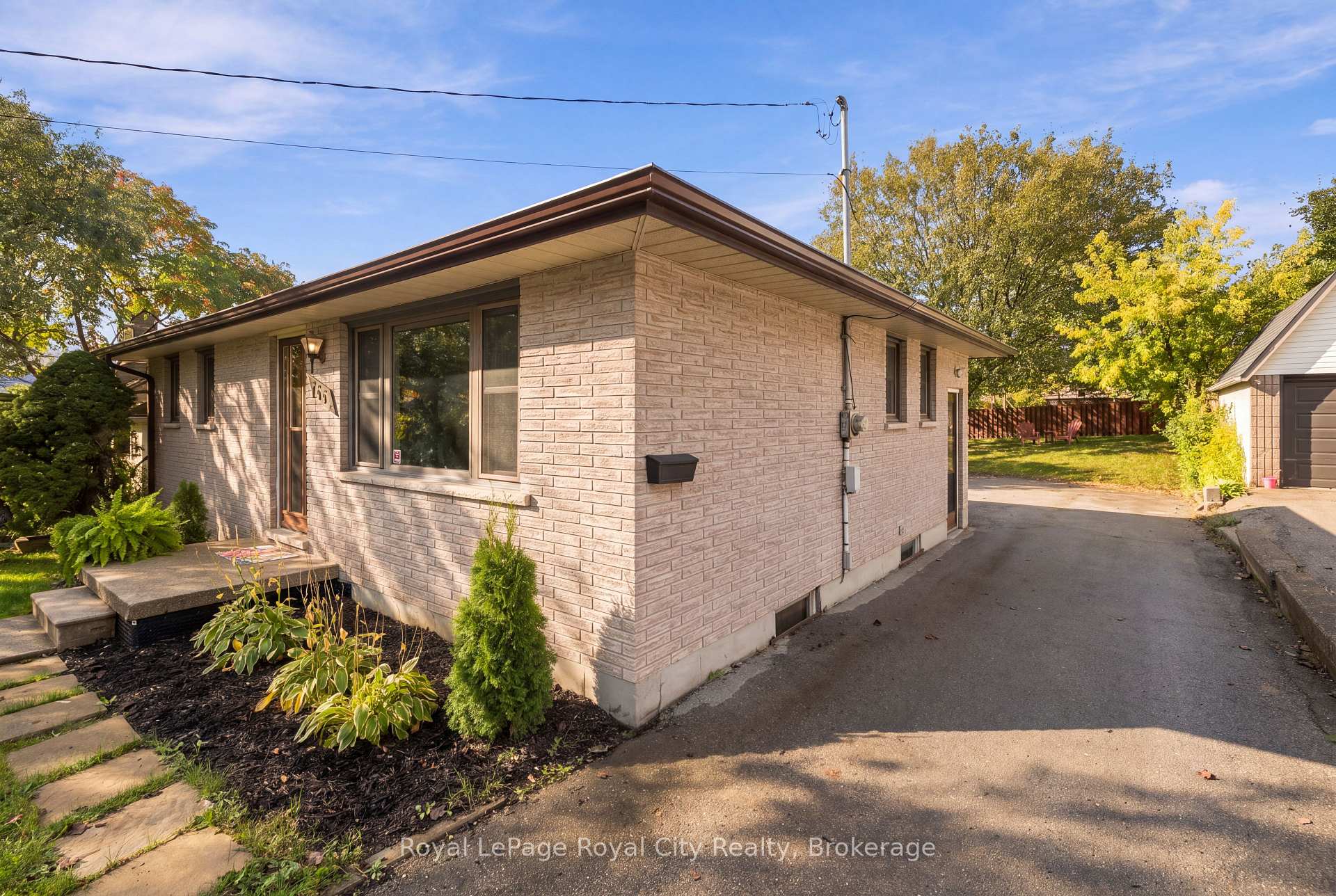 Photo 18 of 166 Victoria Road N, Guelph, St. George's — HOMEH