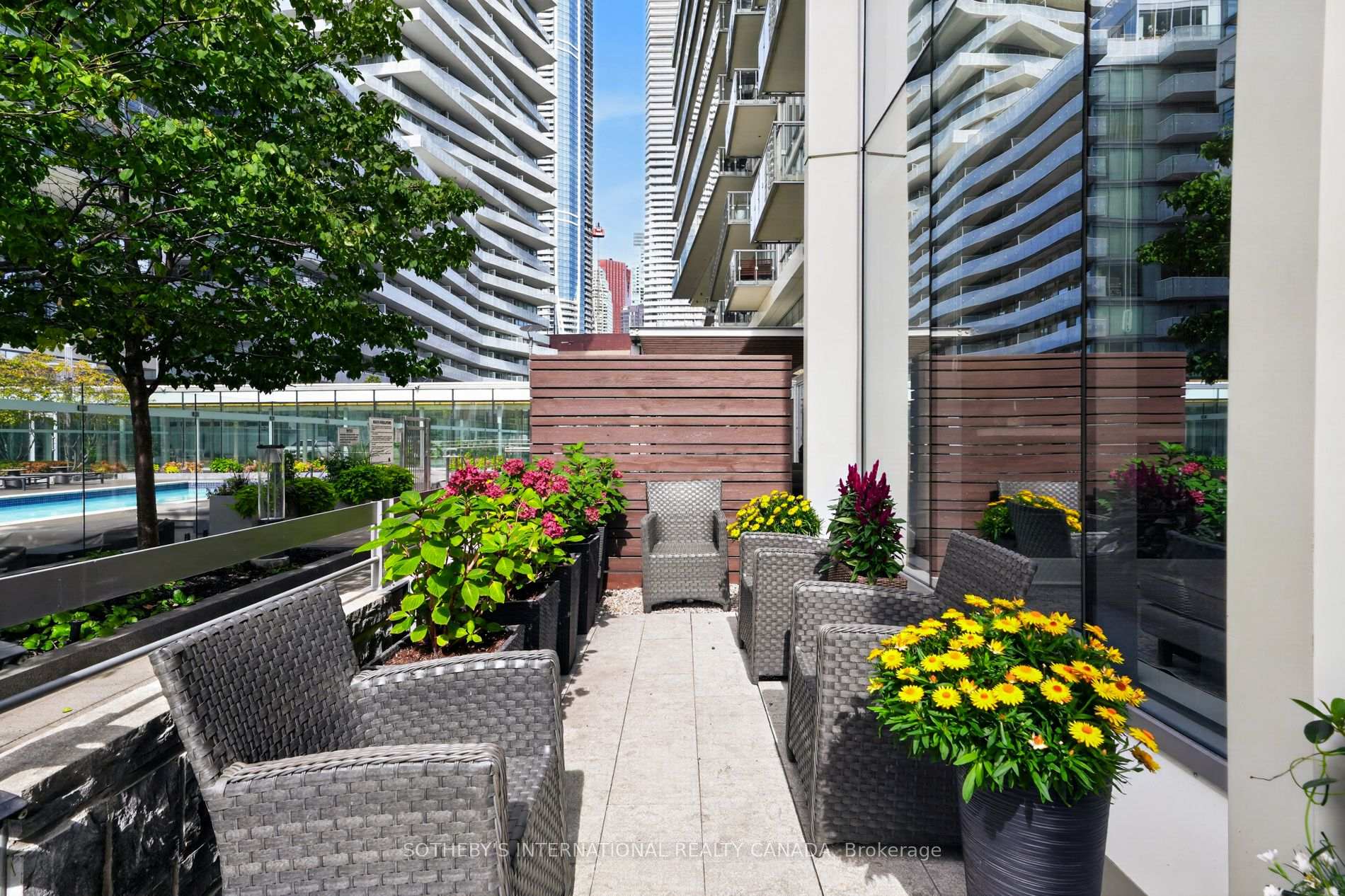 Photo 2 of Unit TH 114, 29 Queens Quay, Toronto, Waterfront Communities — HOMEH
